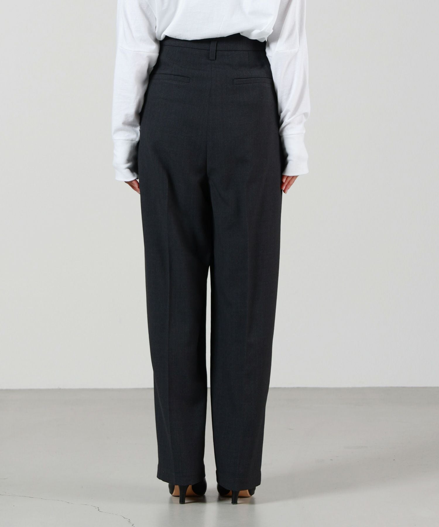 IIROT(イロット)】 Wool Brend Tuck Trousers｜PARIGOT ONLINE（パリゴ