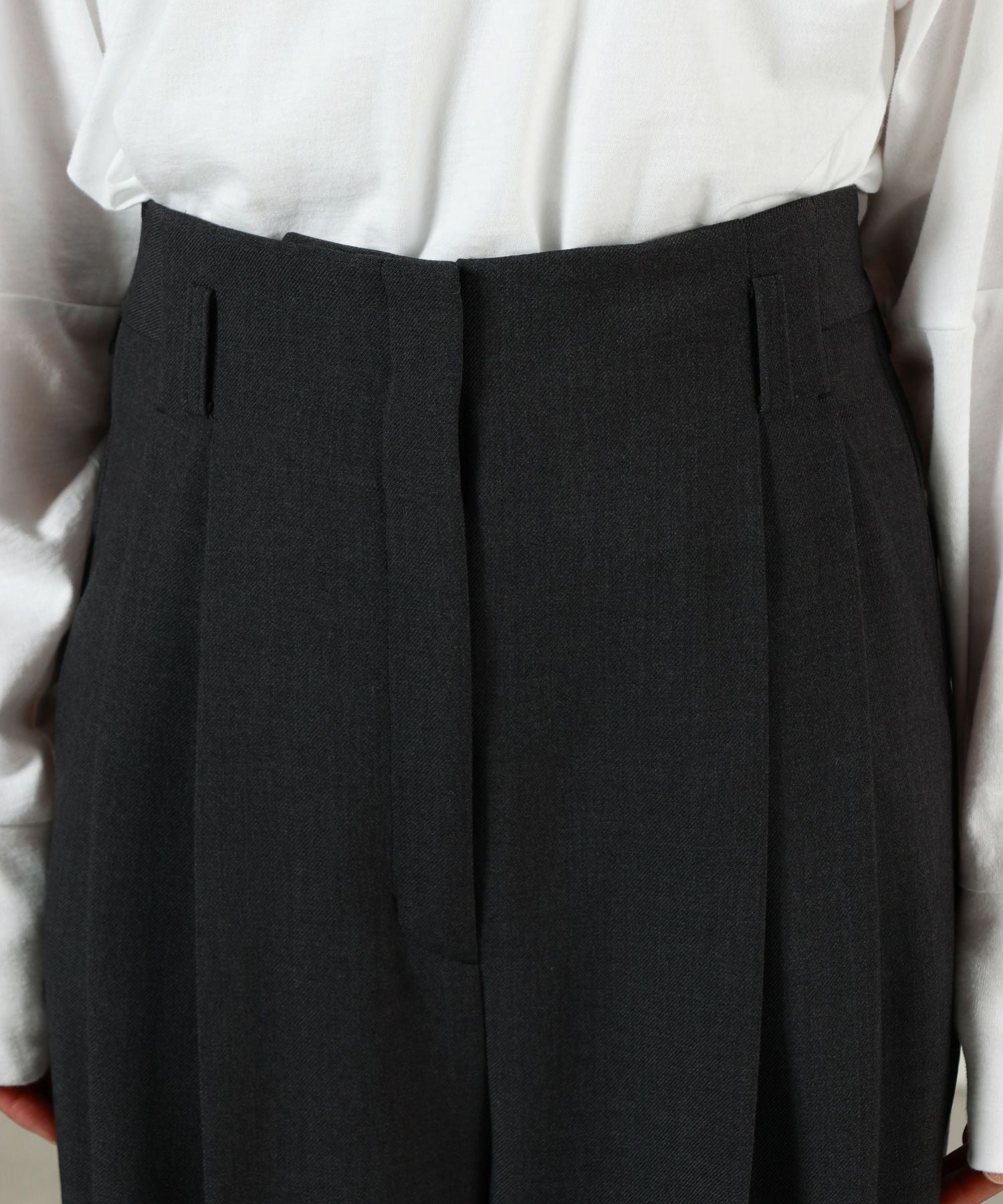 IIROT(イロット)】 Wool Brend Tuck Trousers｜PARIGOT ONLINE（パリゴ