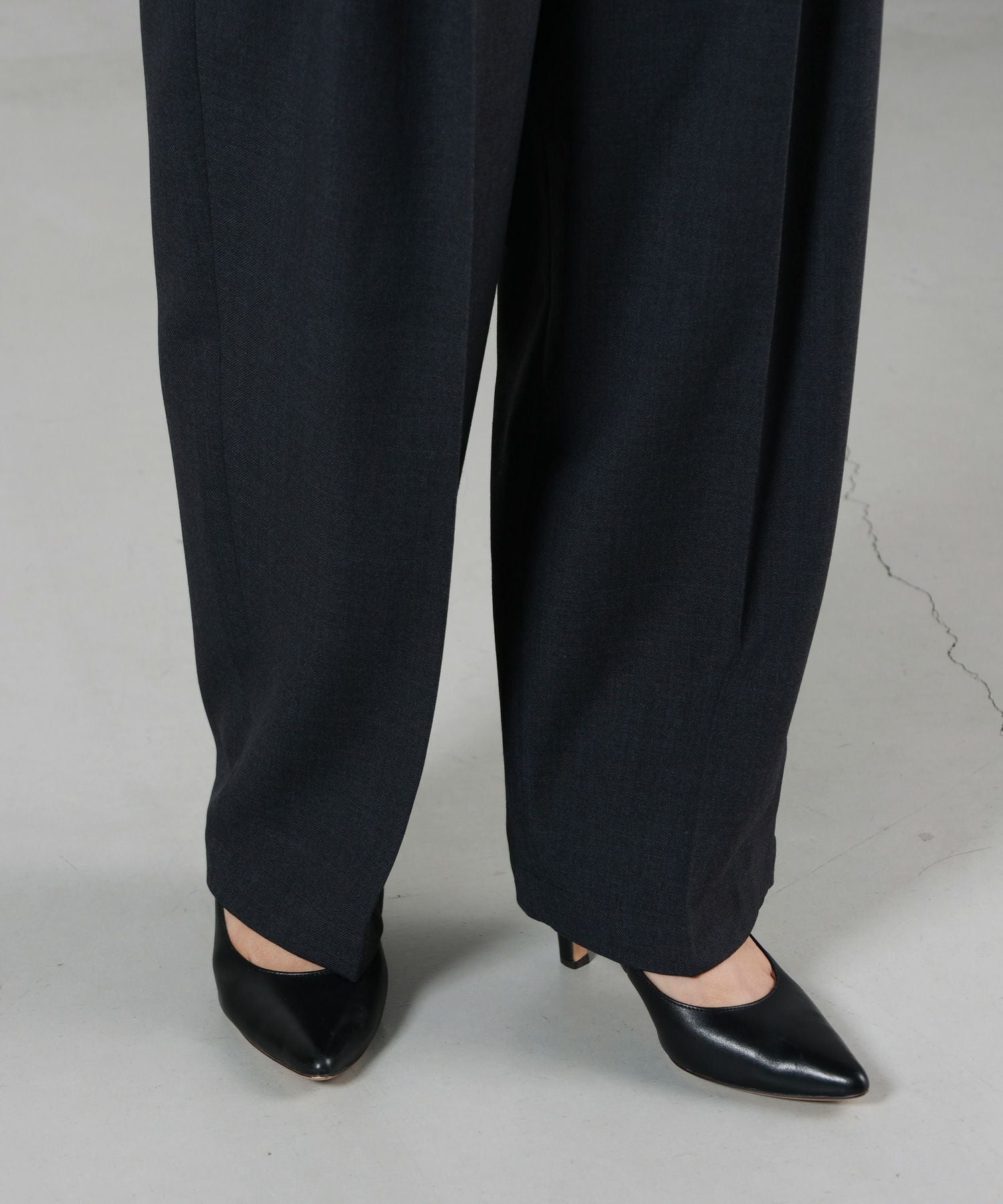 IIROT(イロット)】 Wool Brend Tuck Trousers｜PARIGOT ONLINE（パリゴ
