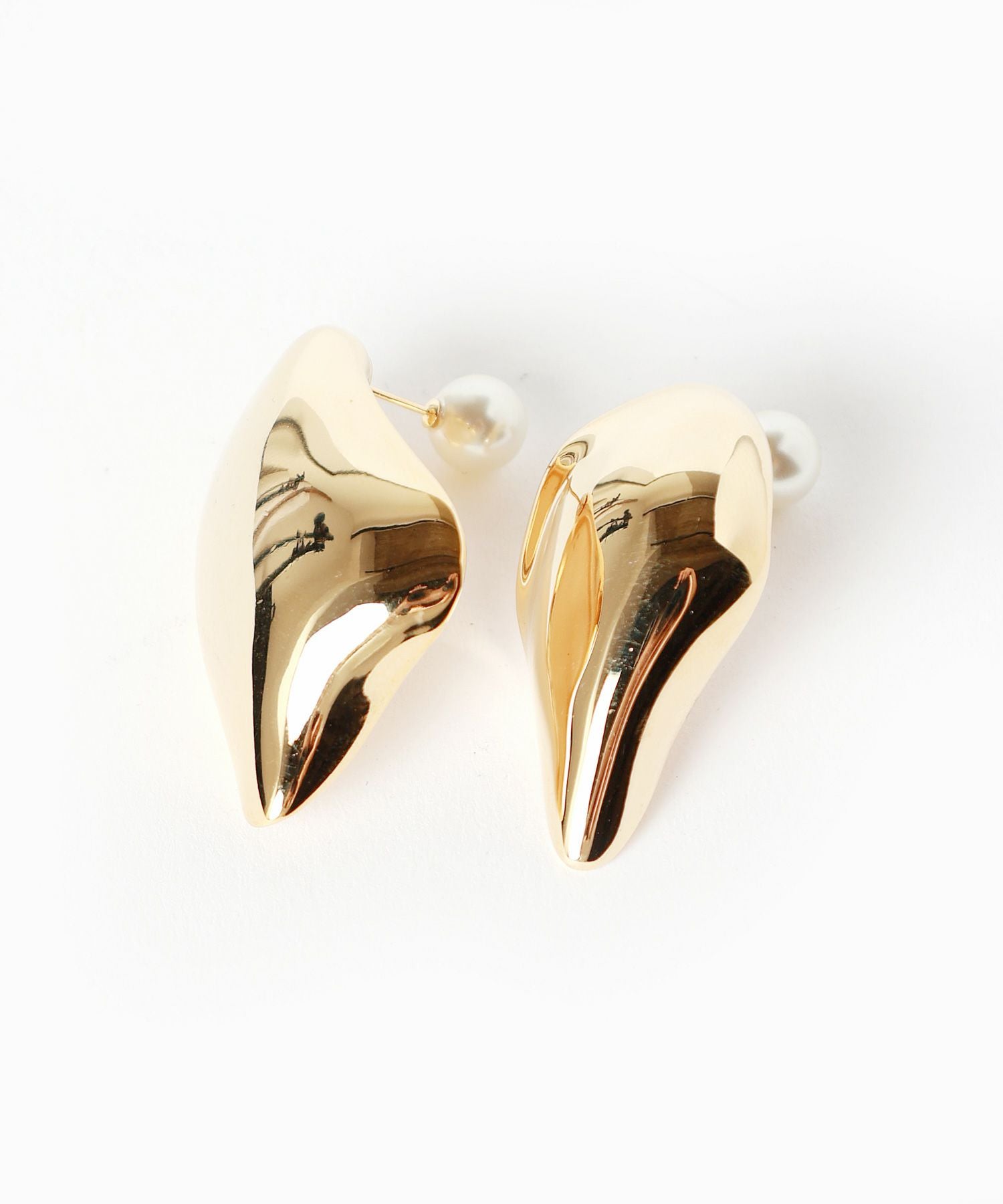 Mame Kurogouchi(マメ クロゴウチ)】 Organic motif Brass Earrings