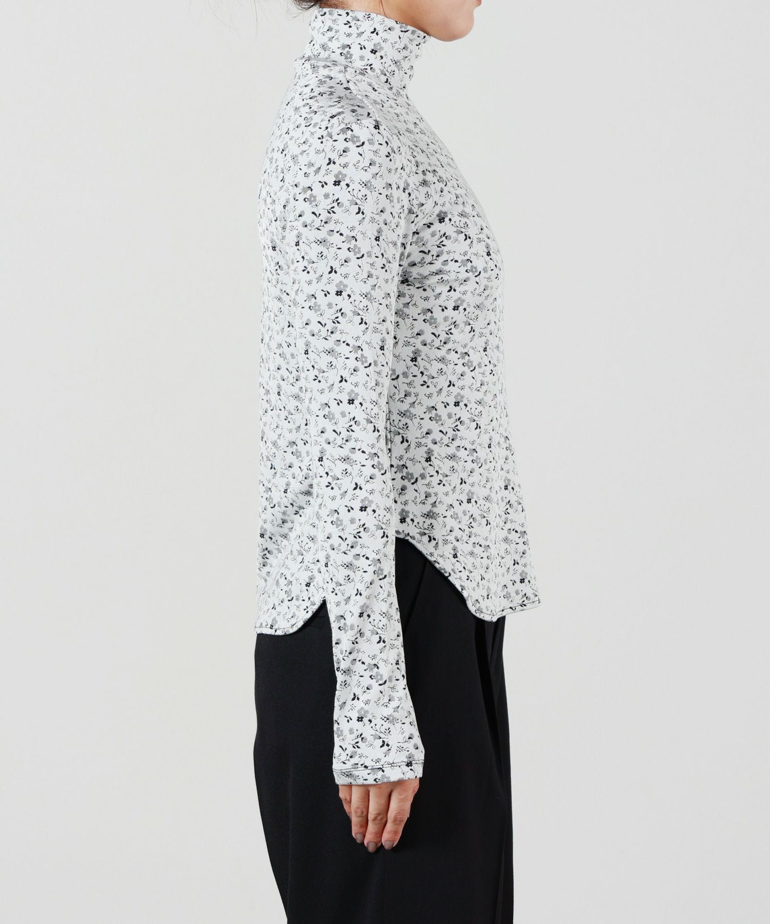 Mame Kurogouchi(マメ クロゴウチ)】Floral Jacquard Fraise Stitch