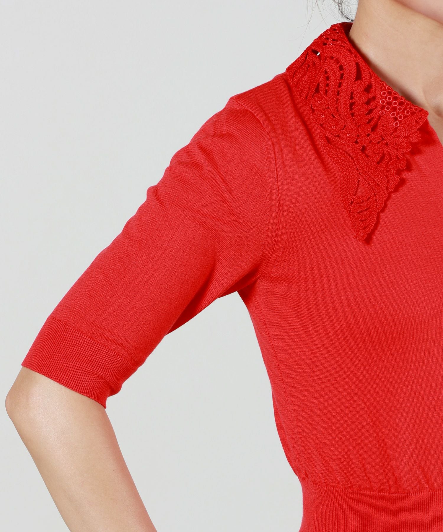 Mame Kurogouchi(マメ クロゴウチ)】Embroidery Collar Knitted Top
