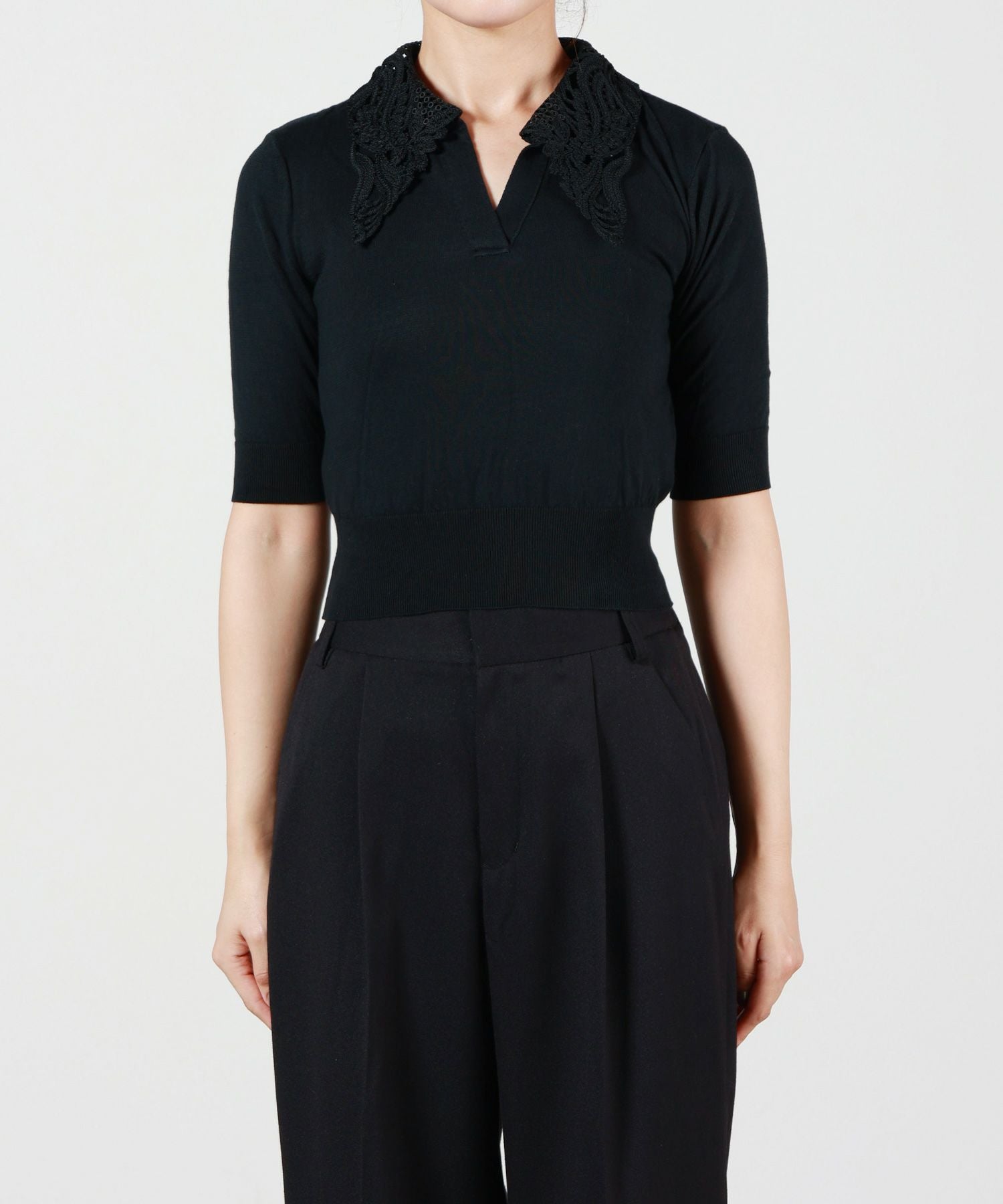 Mame Kurogouchi(マメ クロゴウチ)】Embroidery Collar Knitted Top