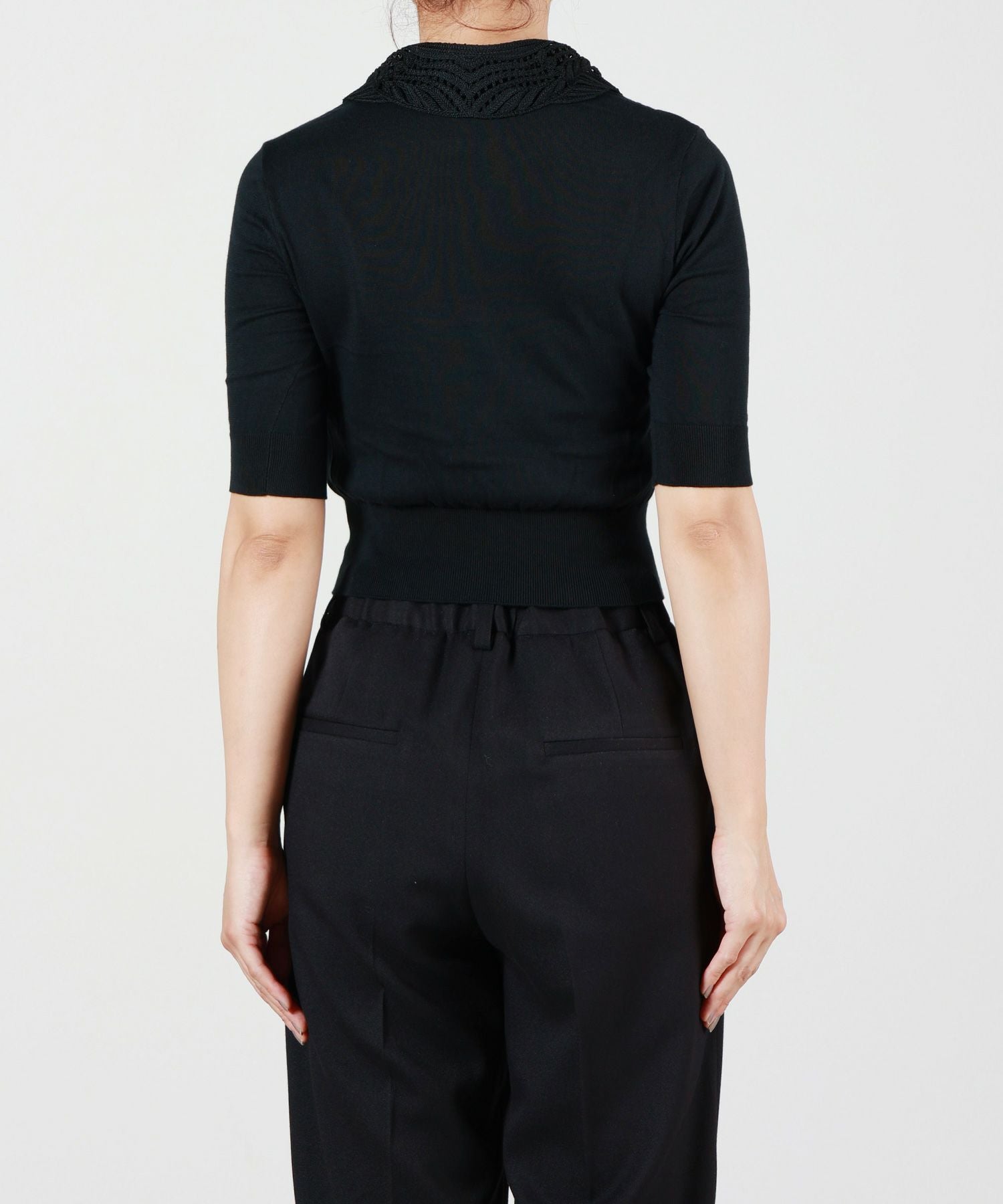 Mame Kurogouchi(マメ クロゴウチ)】Embroidery Collar Knitted Top