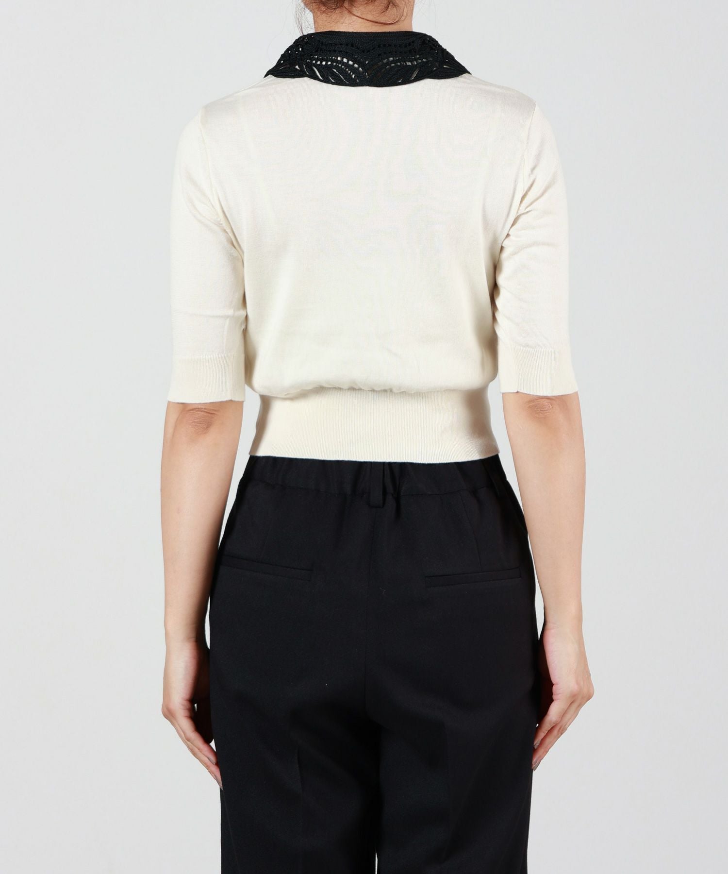Mame Kurogouchi(マメ クロゴウチ)】Embroidery Collar Knitted Top