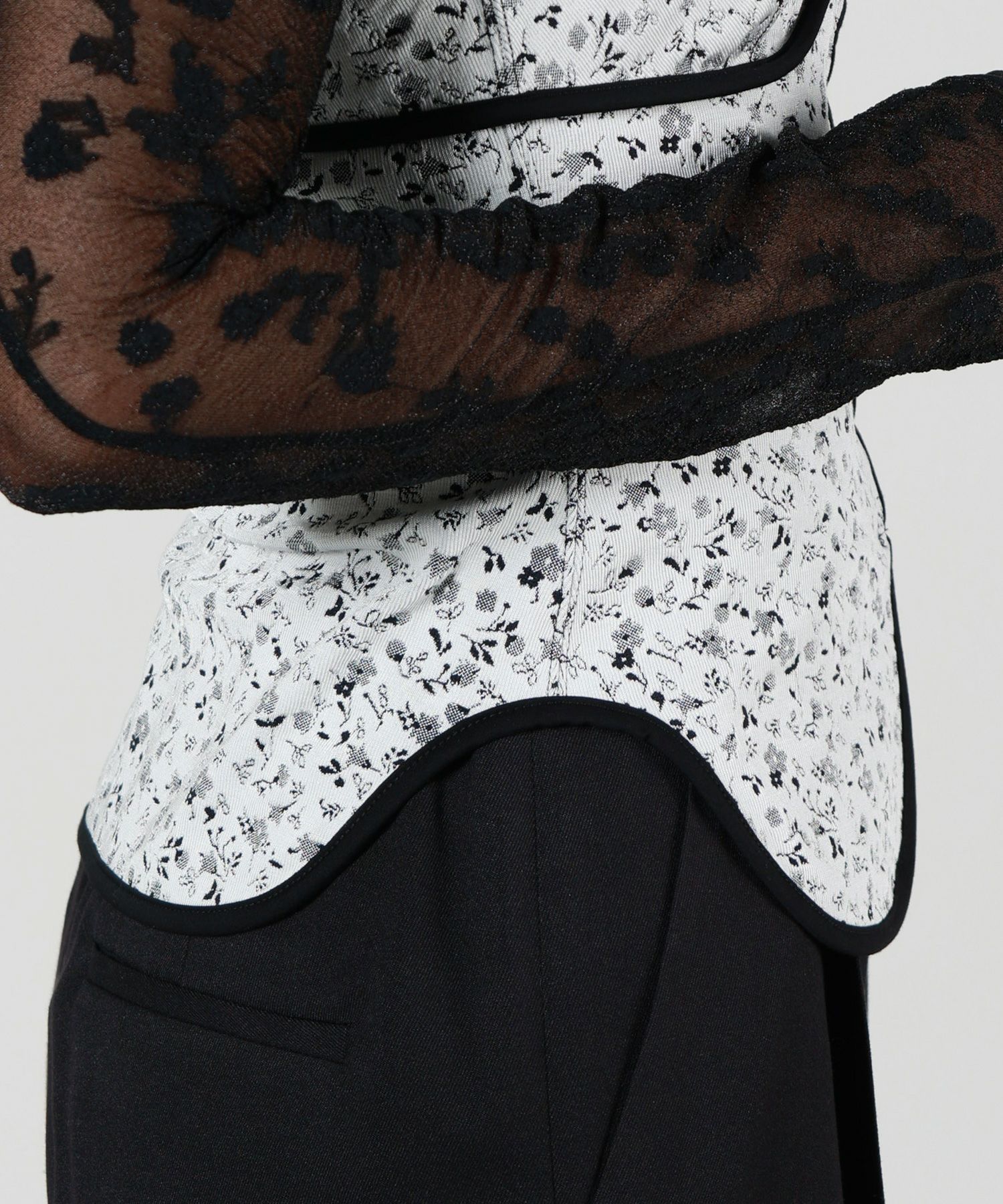 Mame Kurogouchi(マメ クロゴウチ)】Floral Jacquard Fraise Stitch
