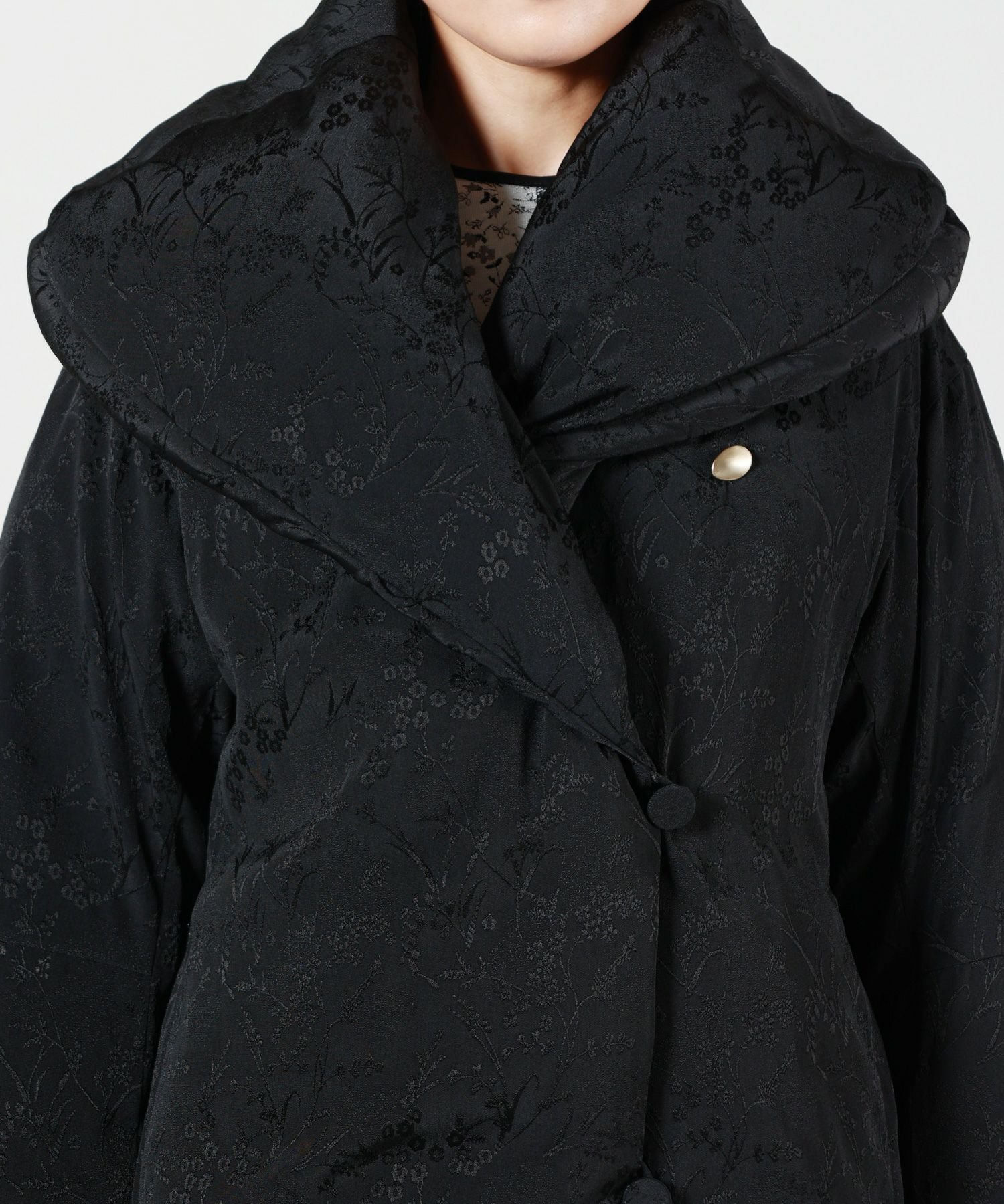 Mame Kurogouchi(マメ クロゴウチ)】Floral Jacquard Rounded Down