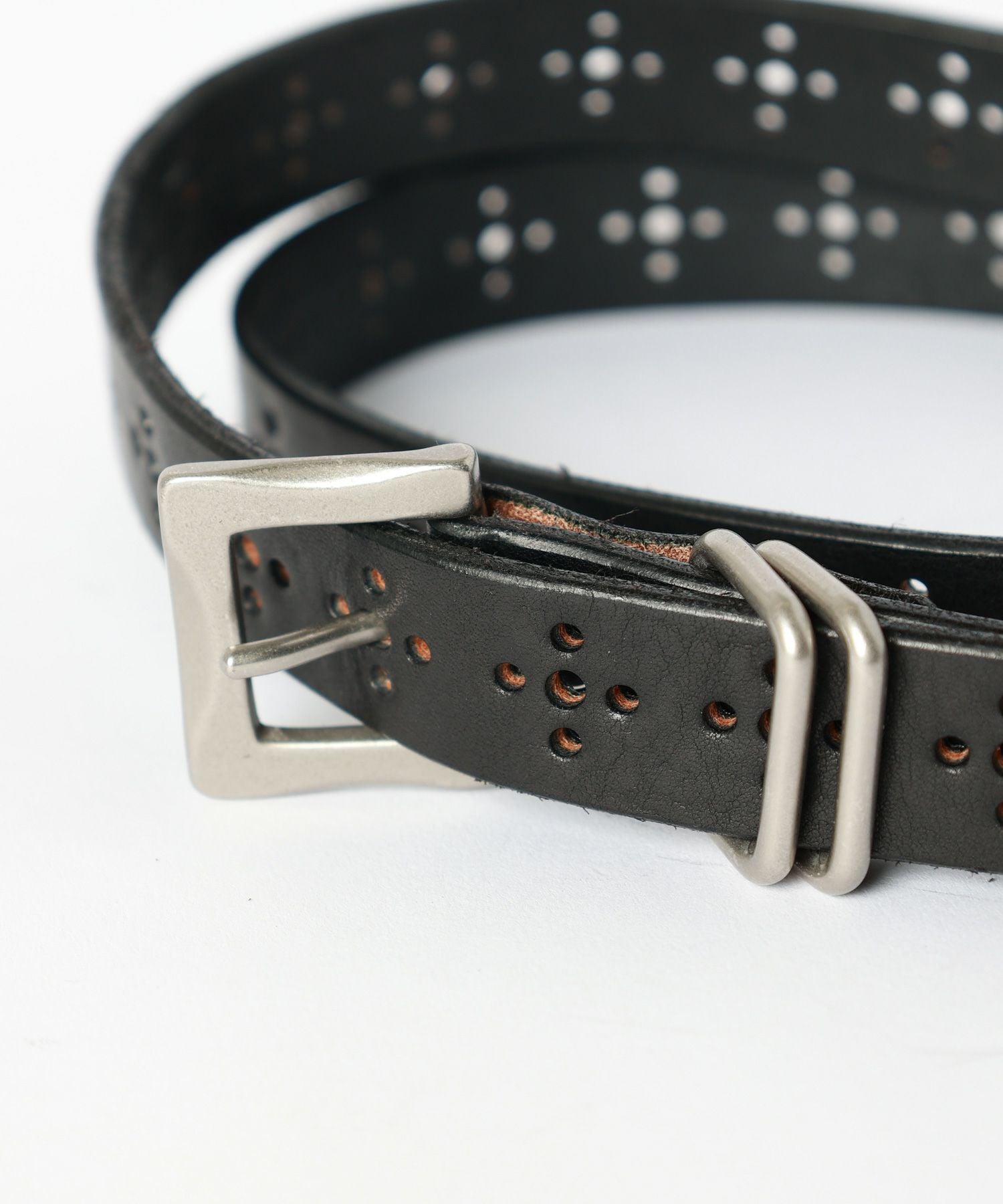 White Mountaineering(ホワイトマウンテニアリング)】 STUDS LEATHER