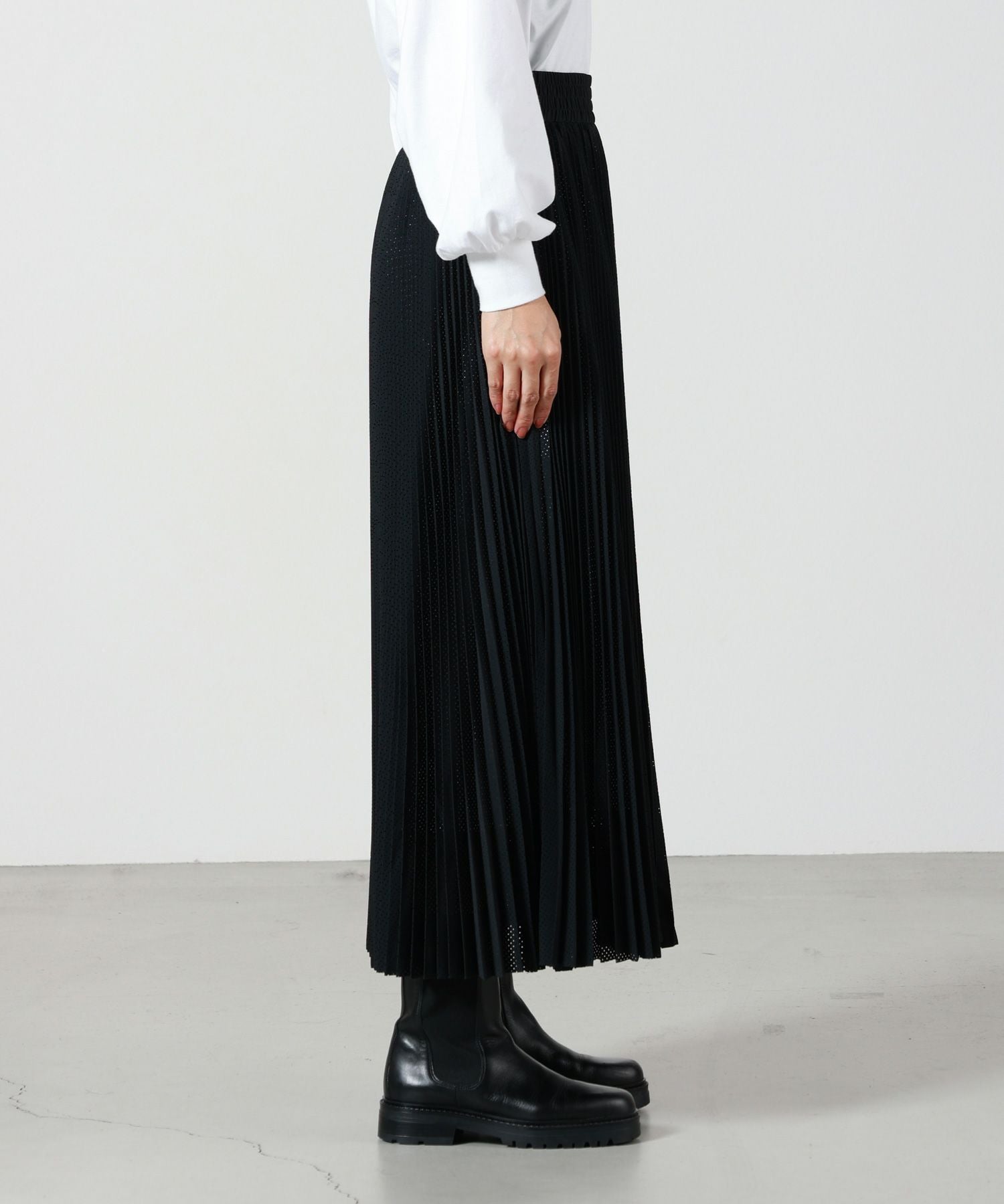 HYKE(ハイク)】 PERFORATED PLEATED SKIRT｜PARIGOT ONLINE（パリゴ