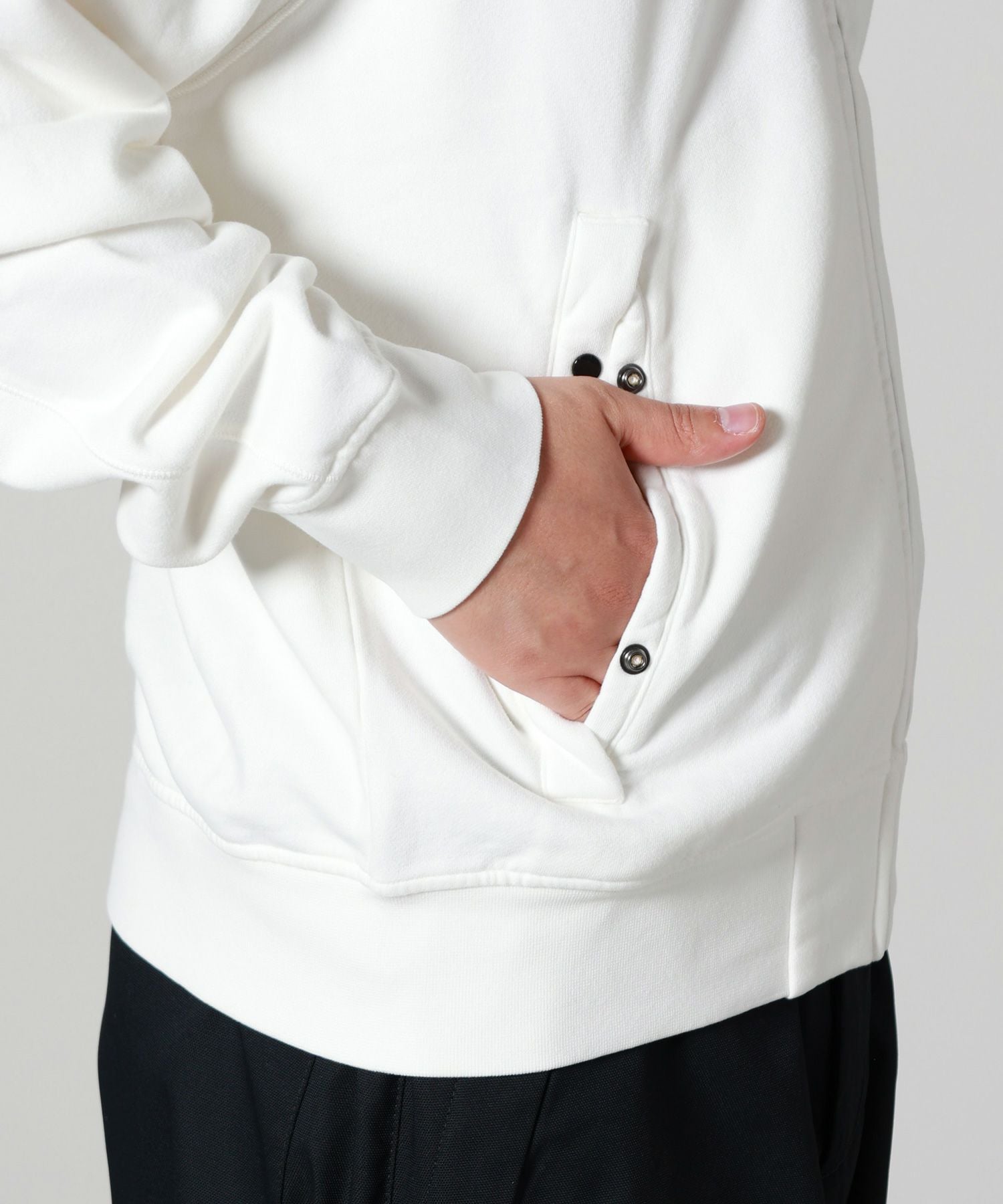 C.P. Company(シーピーカンパニー)】 SWEATSHIRTS OPEN SWEAT BRUSHED
