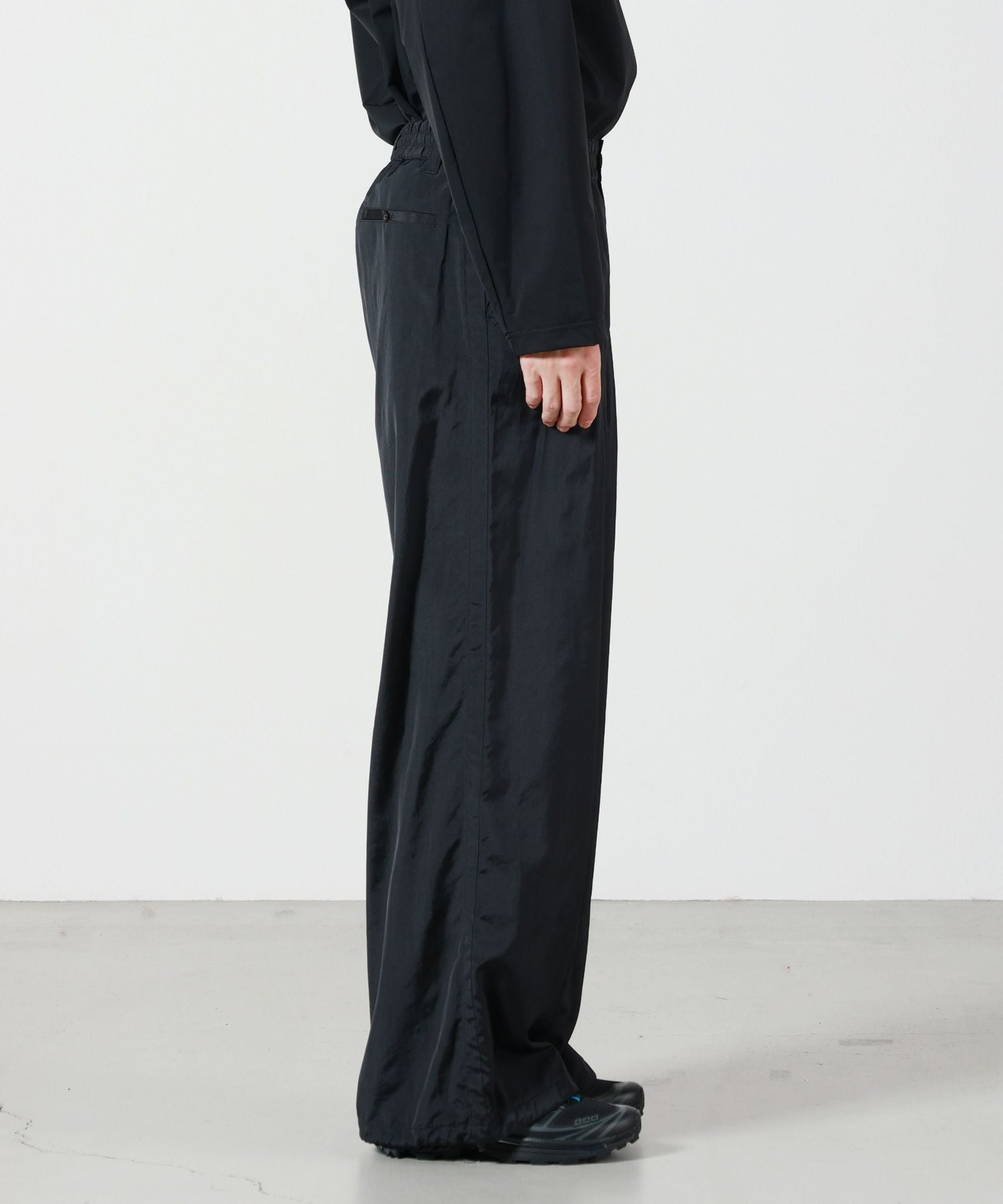 YOKE(ヨーク)】 SILK NYLON ZIP 3PLEATED WIDE-LEG EASY PANTS