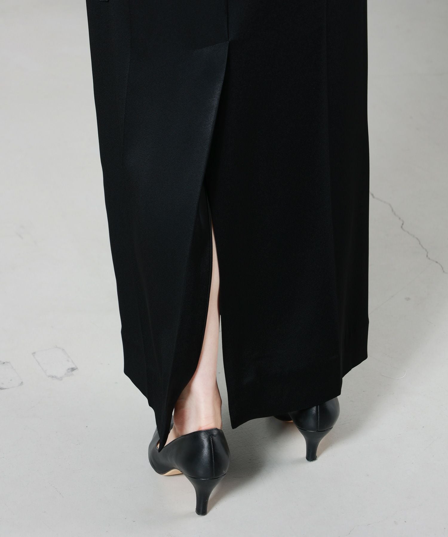 KANAKOSAKAI(カナコサカイ)】 SATIN LONG SKIRT｜PARIGOT ONLINE