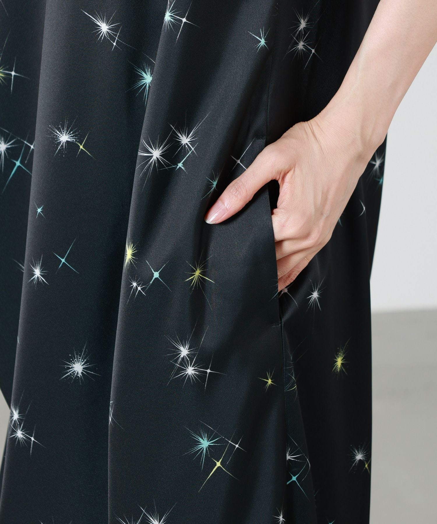 TELMA(テルマ)】 PRINTED DRAPE DRESS｜PARIGOT ONLINE（パリゴ