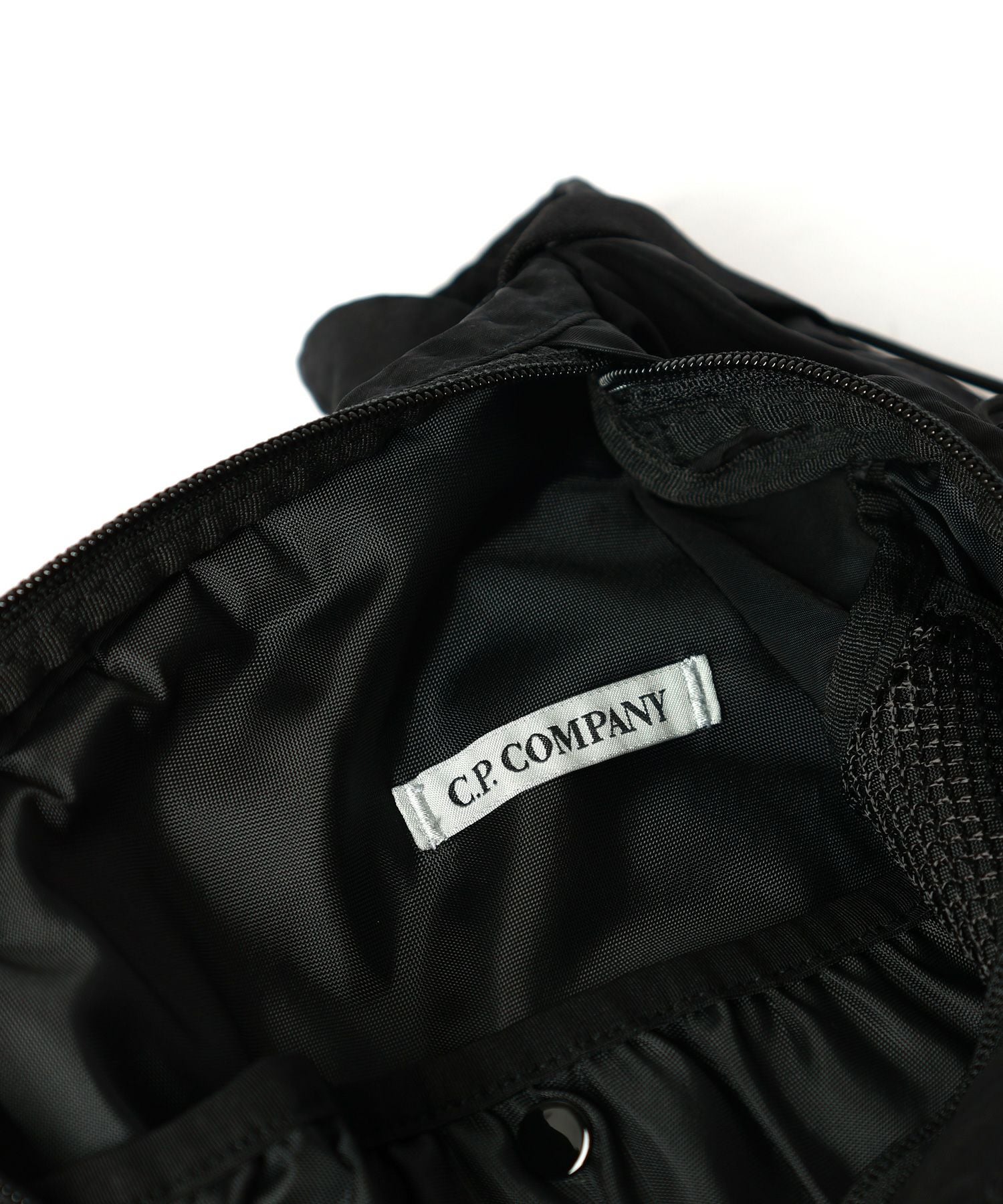 C.P. Company(シーピー カンパニー)】 NYLON B LENS CROSSBODY