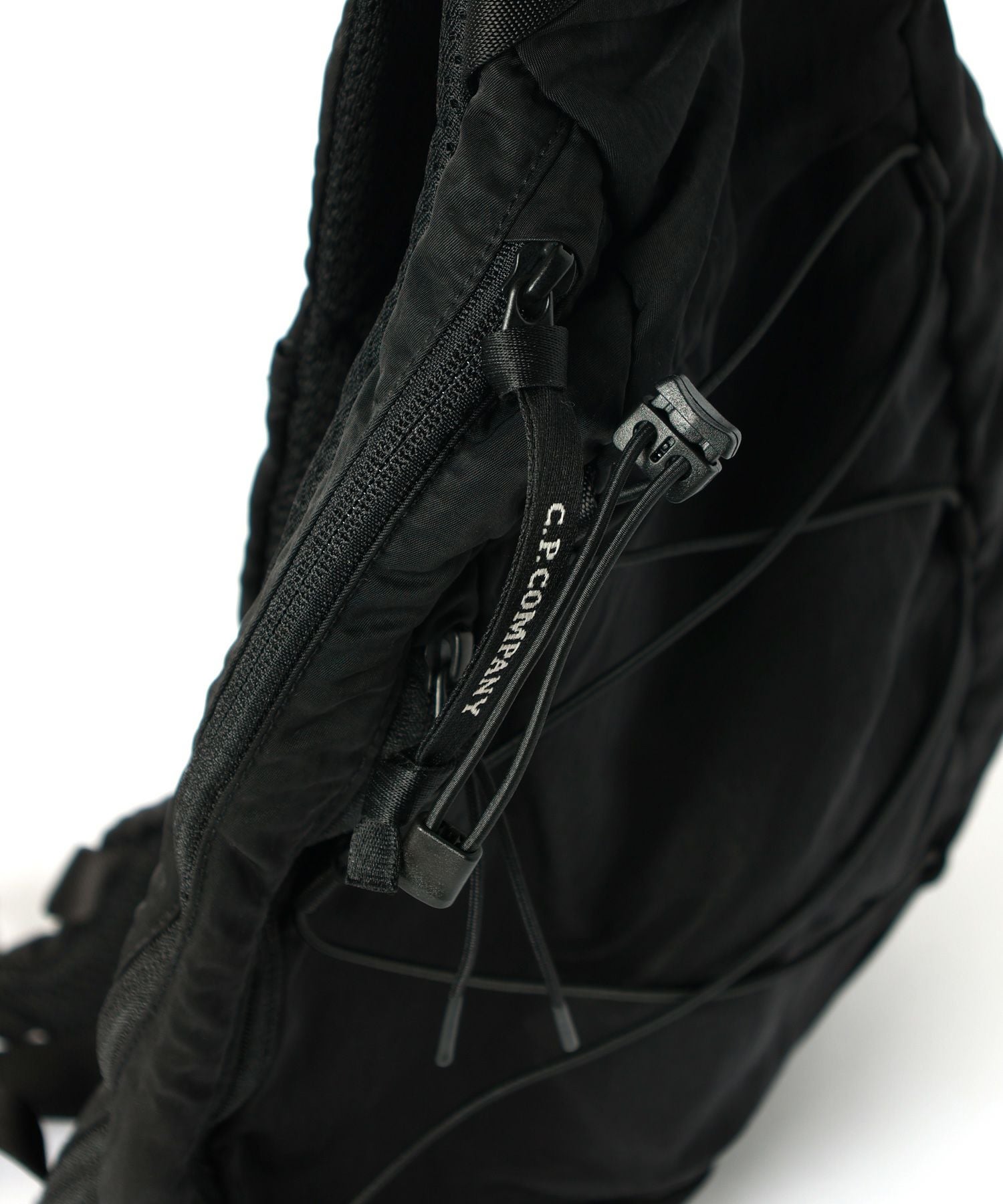 C.P. Company(シーピー カンパニー)】 NYLON B LENS CROSSBODY