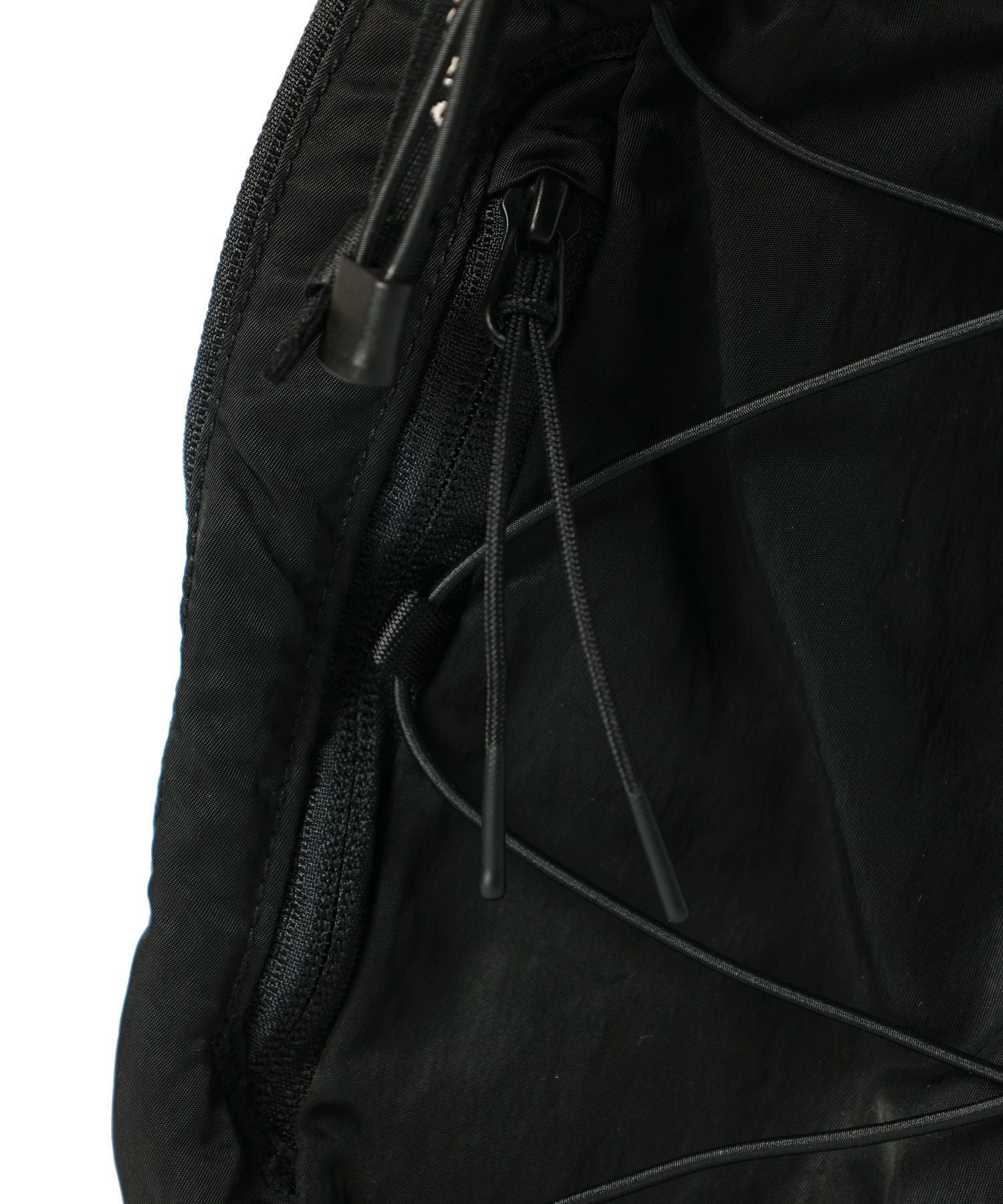 C.P. Company(シーピー カンパニー)】 NYLON B LENS CROSSBODY