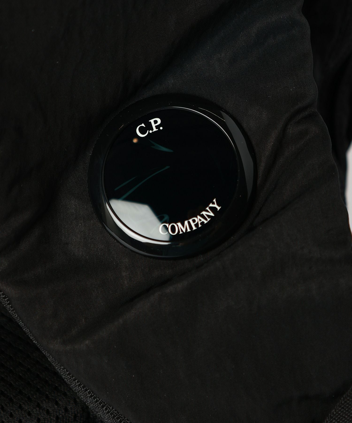 C.P. Company(シーピー カンパニー)】 NYLON B LENS CROSSBODY