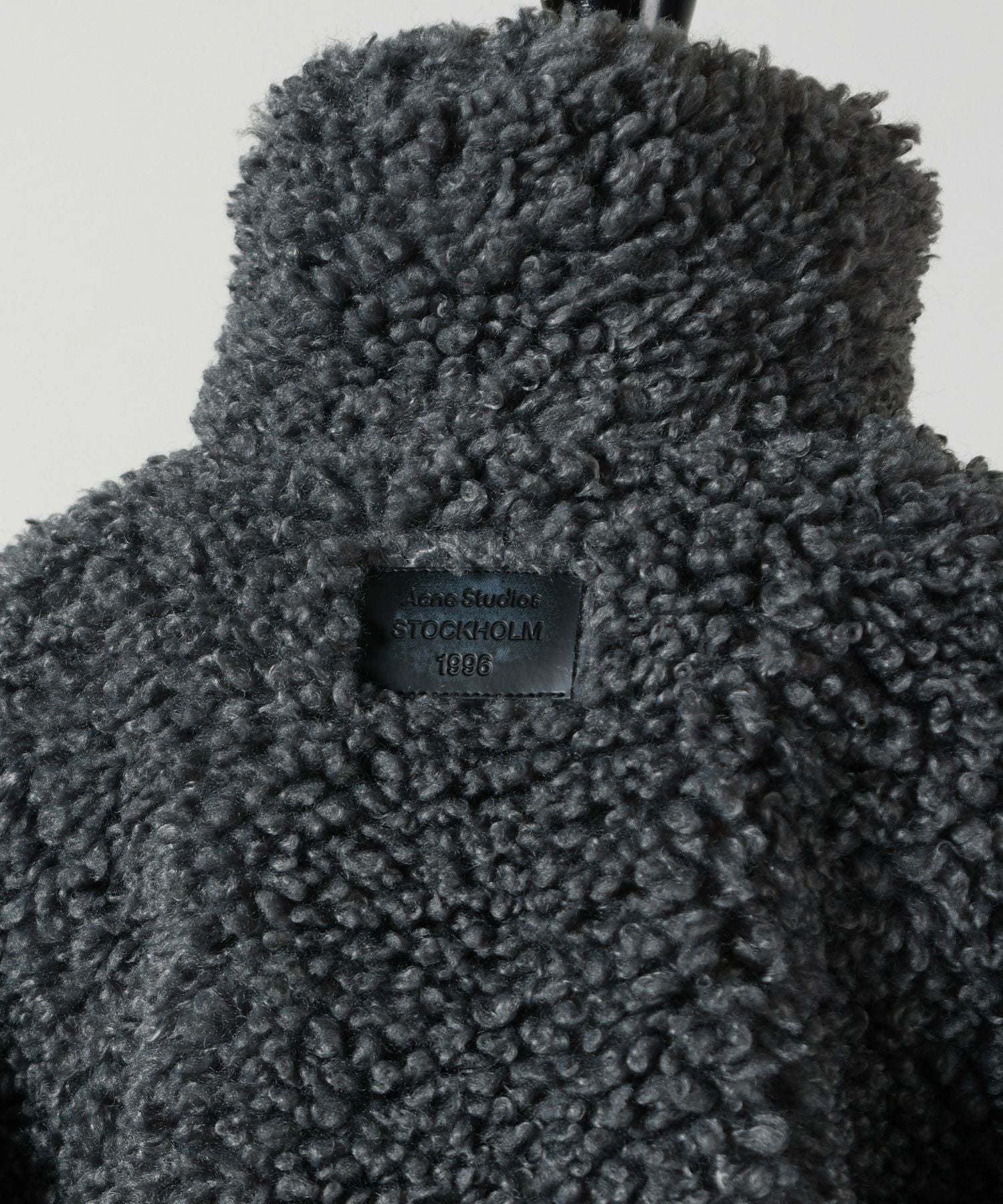 Acne Studios(アクネストゥディオズ)】 フェイクファーボンバー