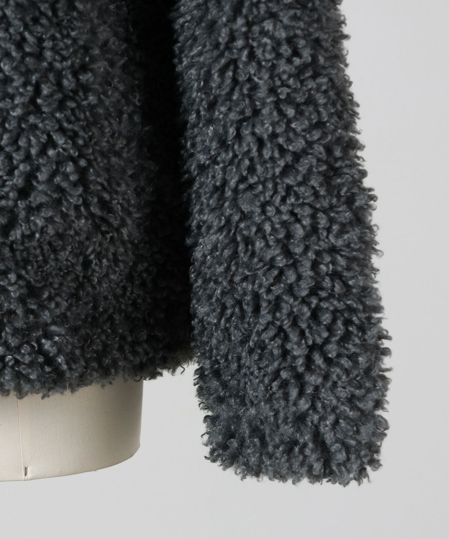 Acne Studios(アクネストゥディオズ)】 フェイクファーボンバー