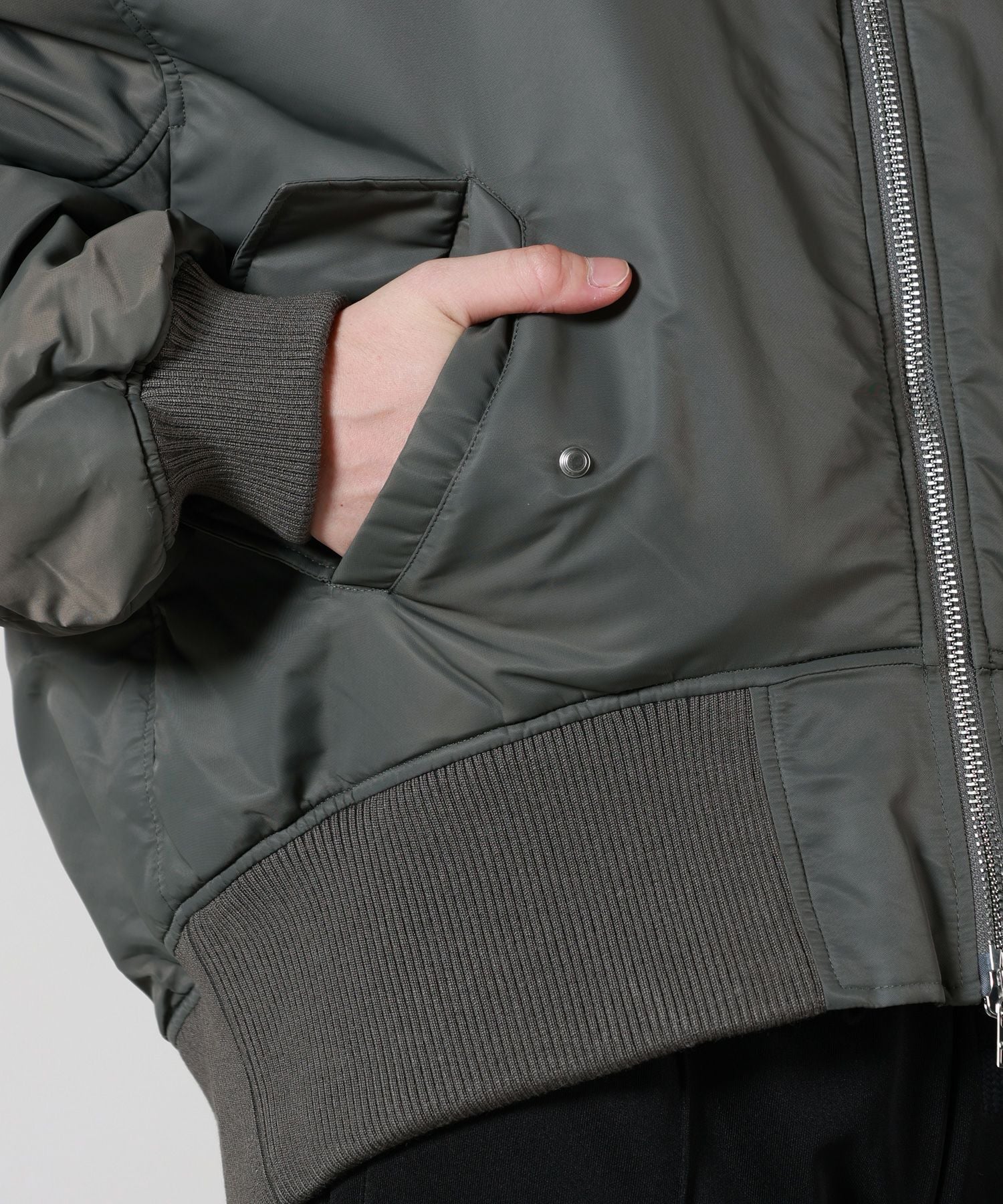 JW Anderson(ジェイダブリューアンダーソン)】 オーバーサイズ