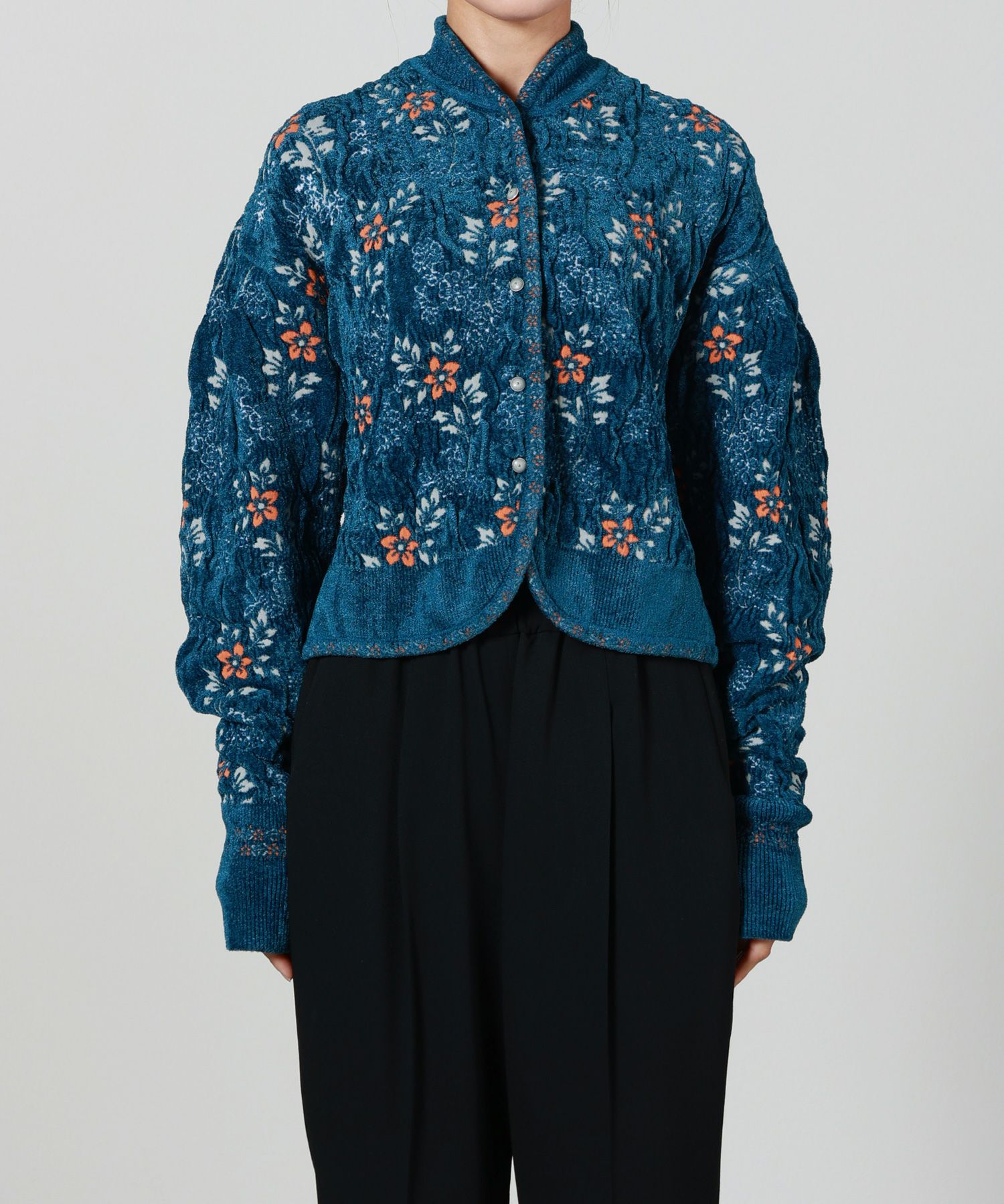 Mame Kurogouchi(マメ クロゴウチ)】 Floral Motif Chenille Knited