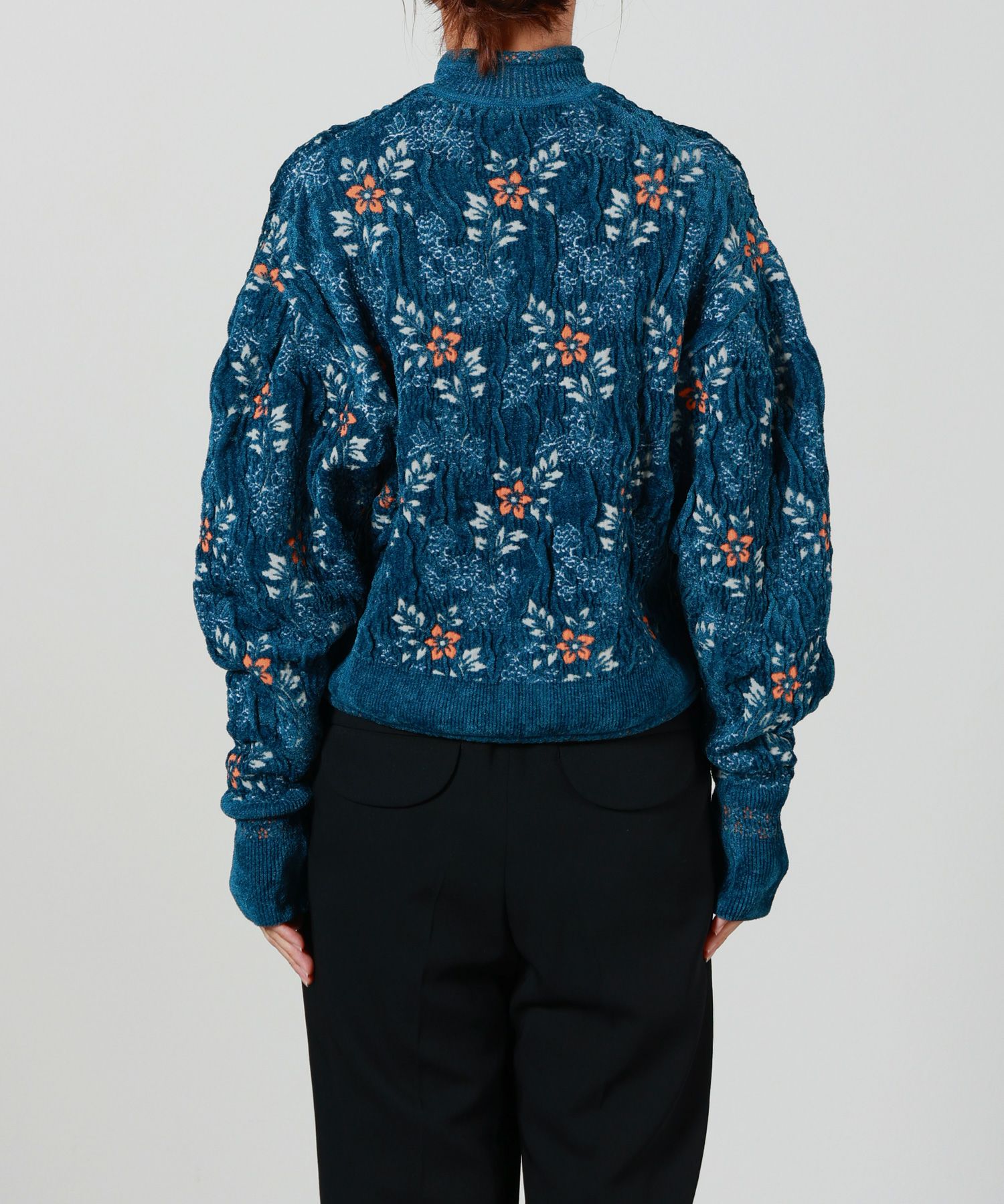 Mame Kurogouchi(マメ クロゴウチ)】 Floral Motif Chenille Knited