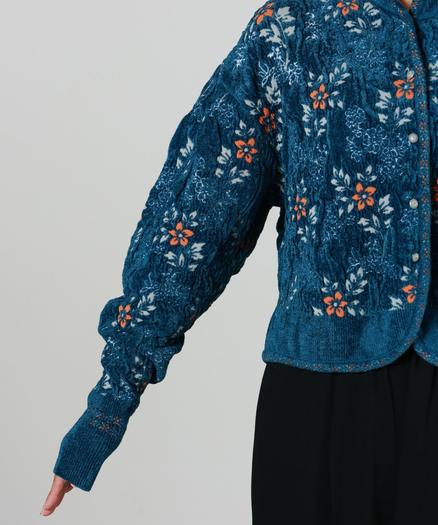 Mame Kurogouchi(マメ クロゴウチ)】 Floral Motif Chenille Knited