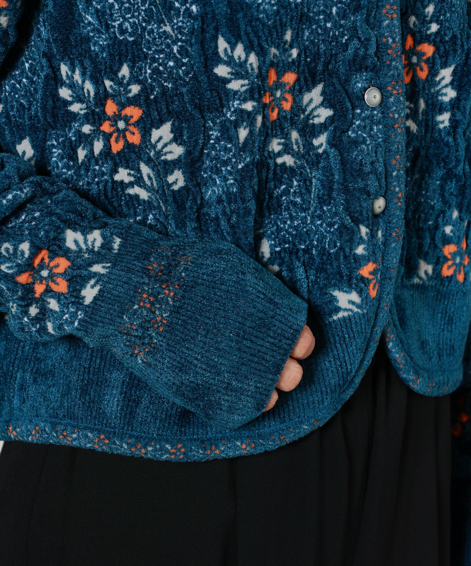 Mame Kurogouchi(マメ クロゴウチ)】 Floral Motif Chenille Knited