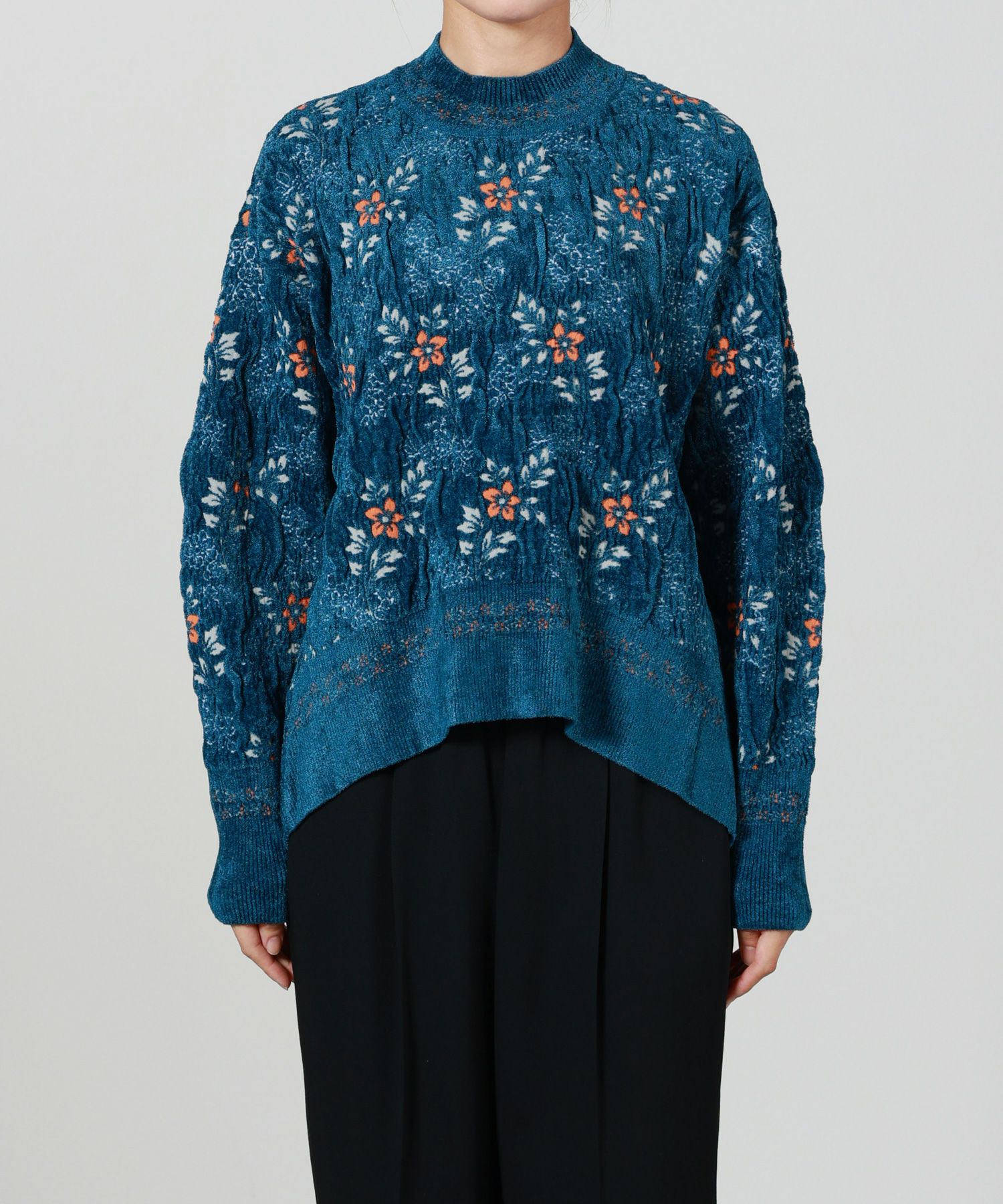 Mame Kurogouchi(マメ クロゴウチ)】 Floral Motif Chenille Knited