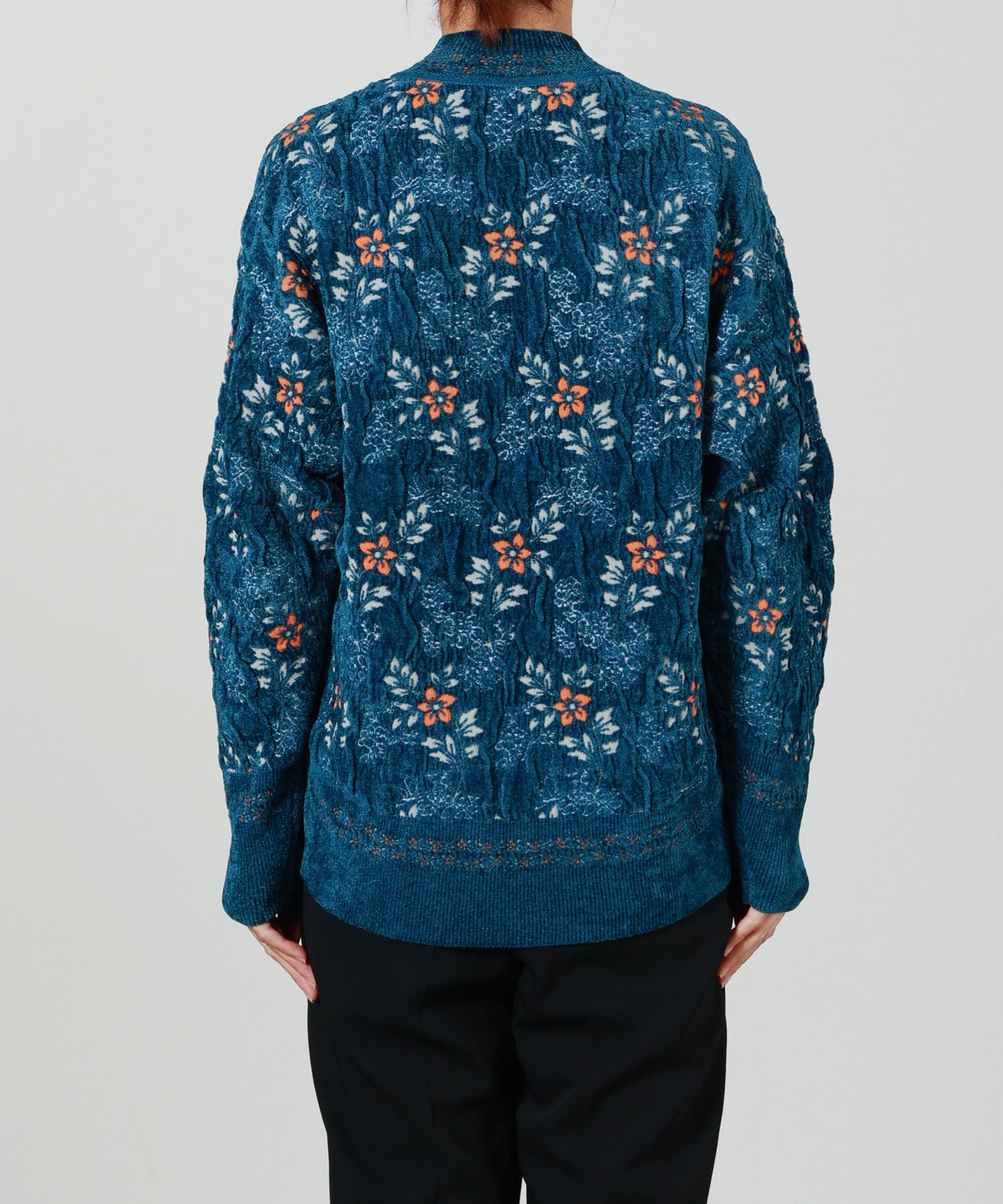Mame Kurogouchi(マメ クロゴウチ)】 Floral Motif Chenille Knited