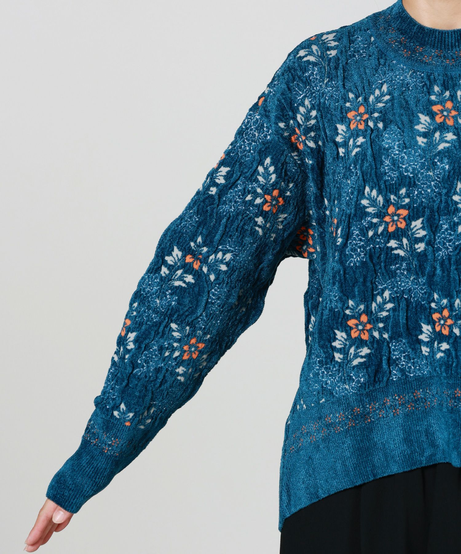 Mame Kurogouchi(マメ クロゴウチ)】 Floral Motif Chenille Knited