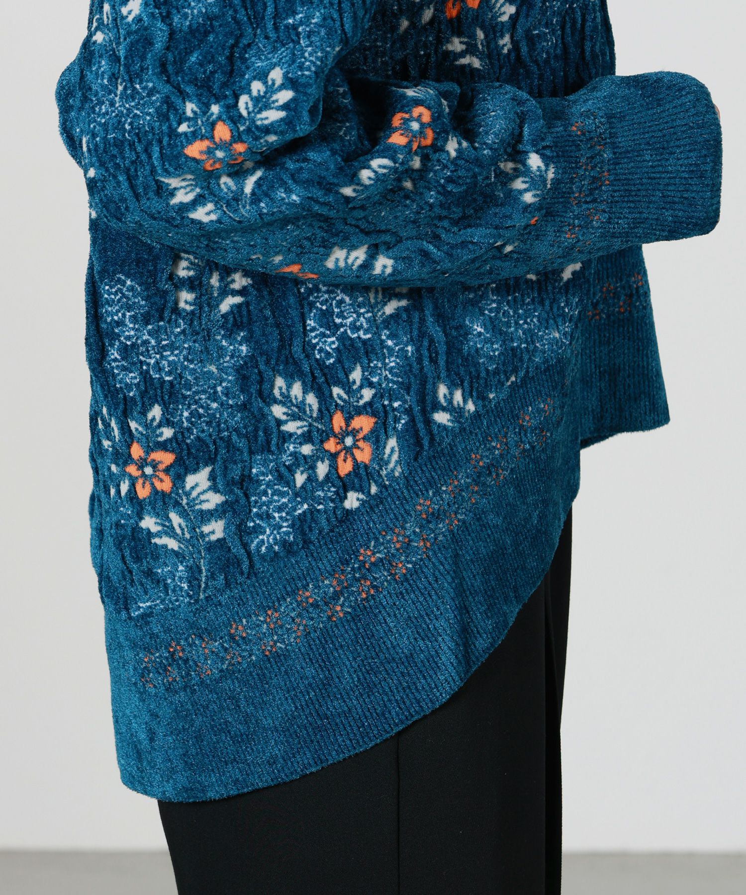 Mame Kurogouchi(マメ クロゴウチ)】 Floral Motif Chenille Knited
