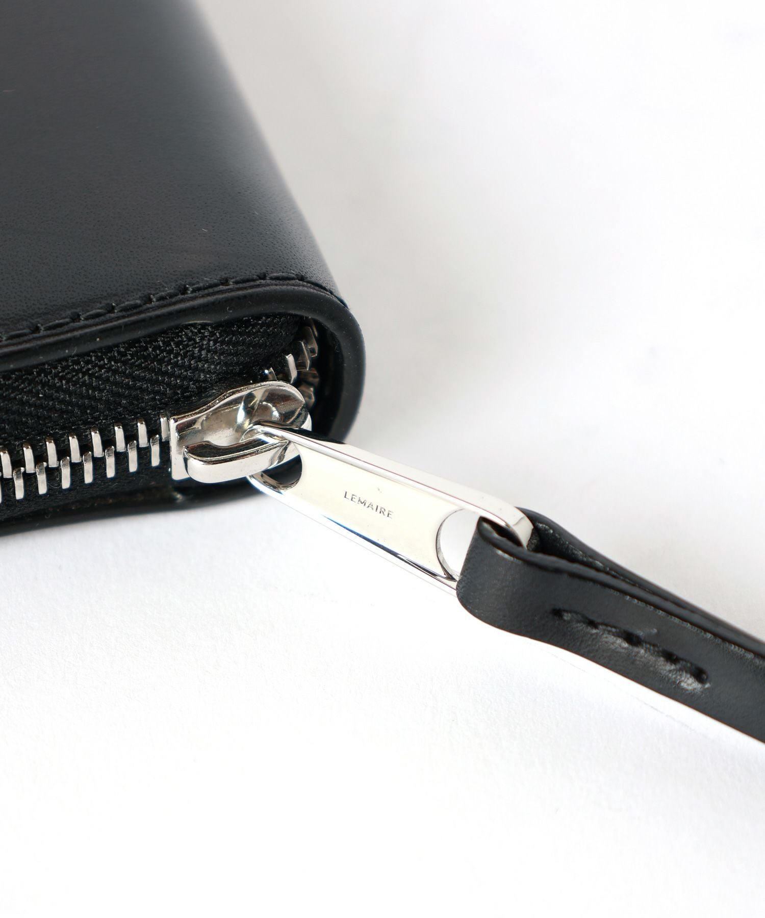 LEMAIRE(ルメール)】 PATINA ZIP COMPACT BI FOLD｜PARIGOT ONLINE