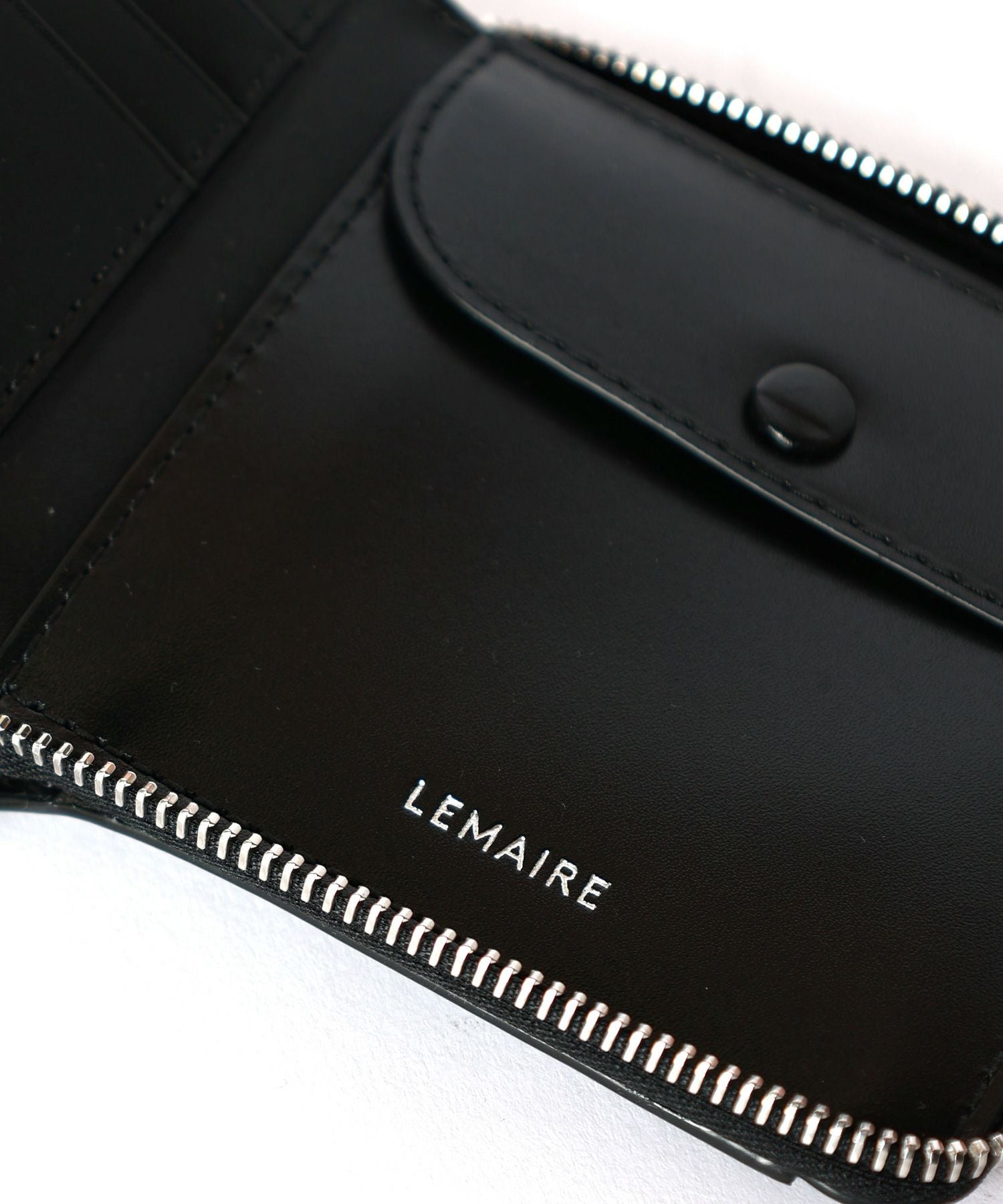 LEMAIRE(ルメール)】 PATINA ZIP COMPACT BI FOLD｜PARIGOT ONLINE