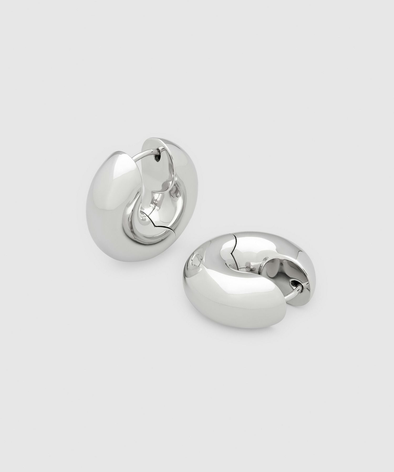 TOM WOOD(トムウッド)】 Sphere Hoops ピアス｜PARIGOT ONLINE（パリゴ