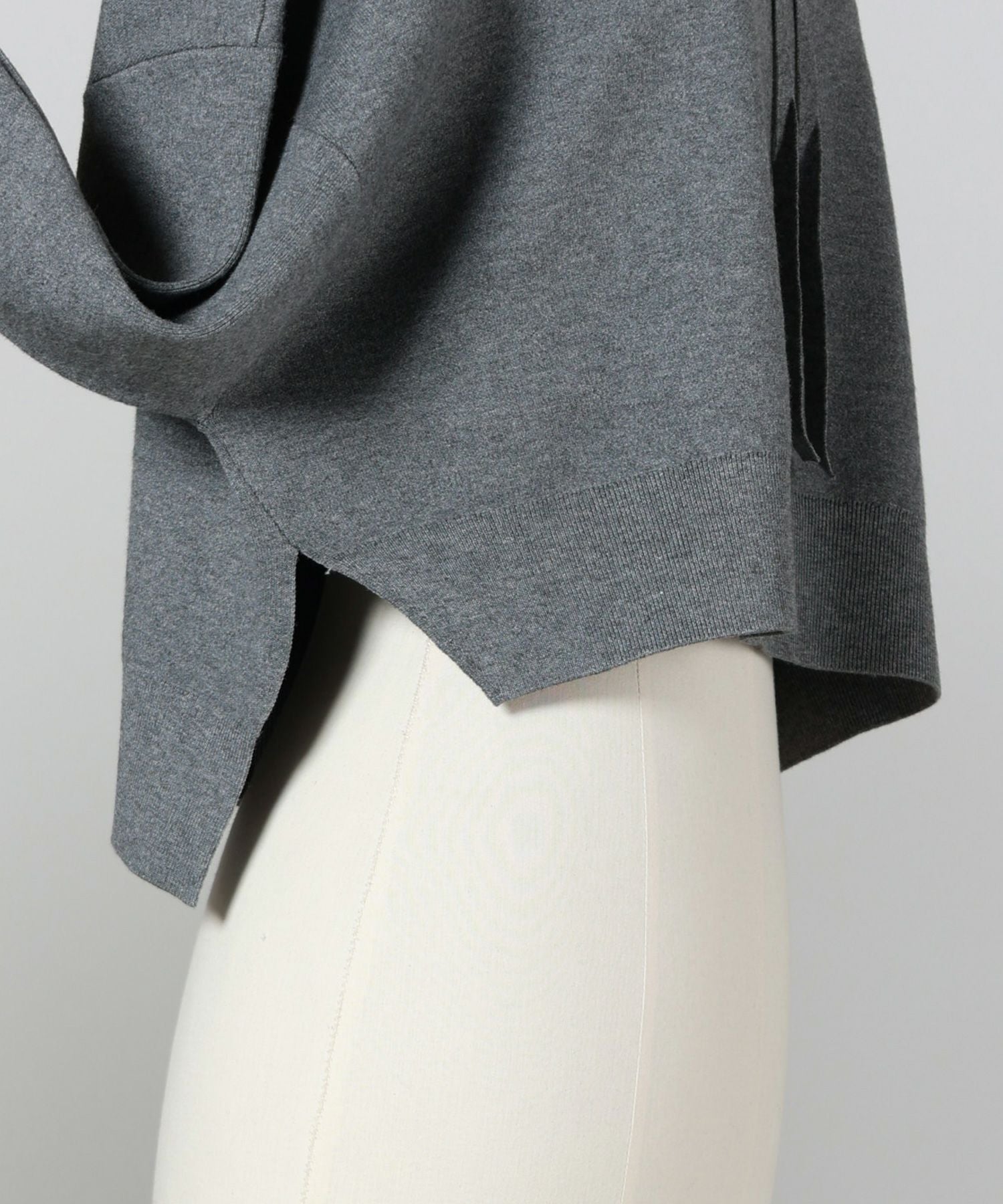 ENFOLD(エンフォルド)】 CROPPED HOODED PULLOVER｜PARIGOT ONLINE