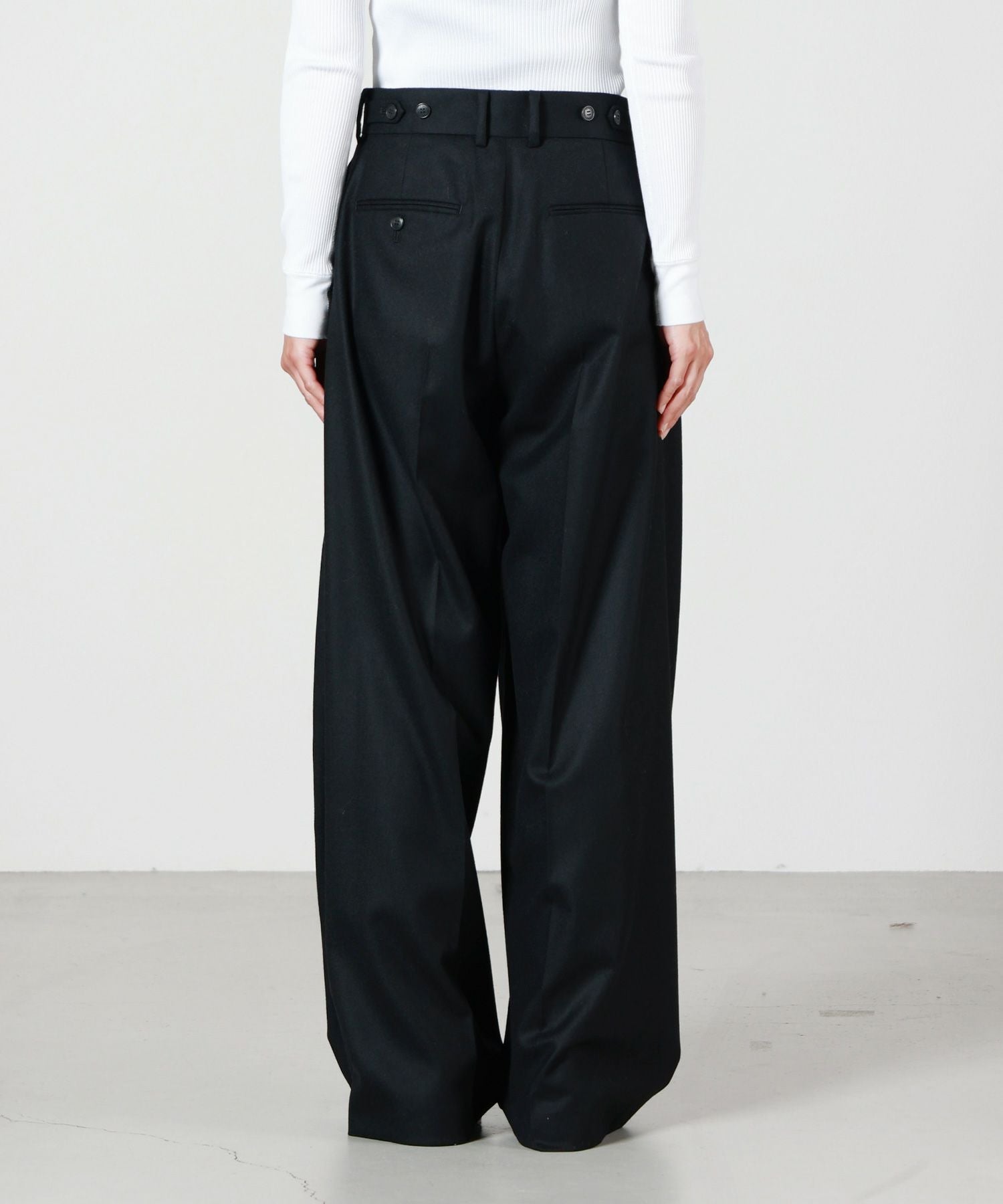 HYKE(ハイク)】 FLANNEL BARREL-LEG PANTS｜PARIGOT ONLINE（パリゴ