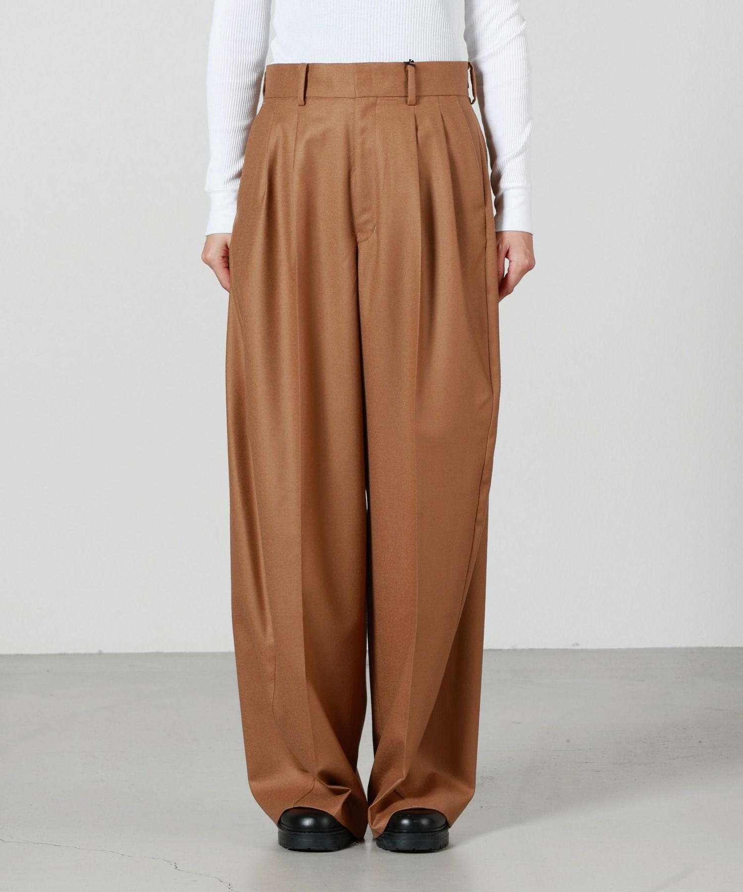 HYKE(ハイク)】 FLANNEL BARREL-LEG PANTS｜PARIGOT ONLINE（パリゴ
