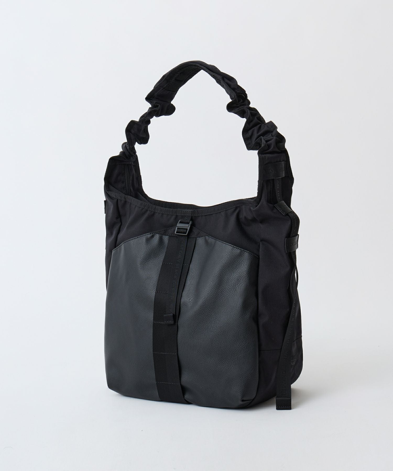 White Mountaineering(ホワイトマウンテニアリング)】 × BRIEFING HOBO