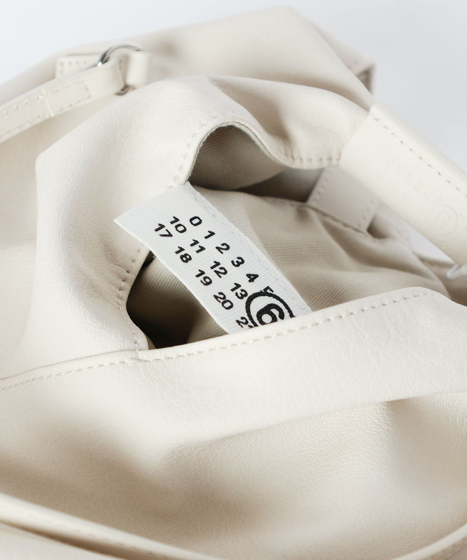 MM6 Maison Margiela(エムエムシックス メゾン マルジェラ)】 Japanese