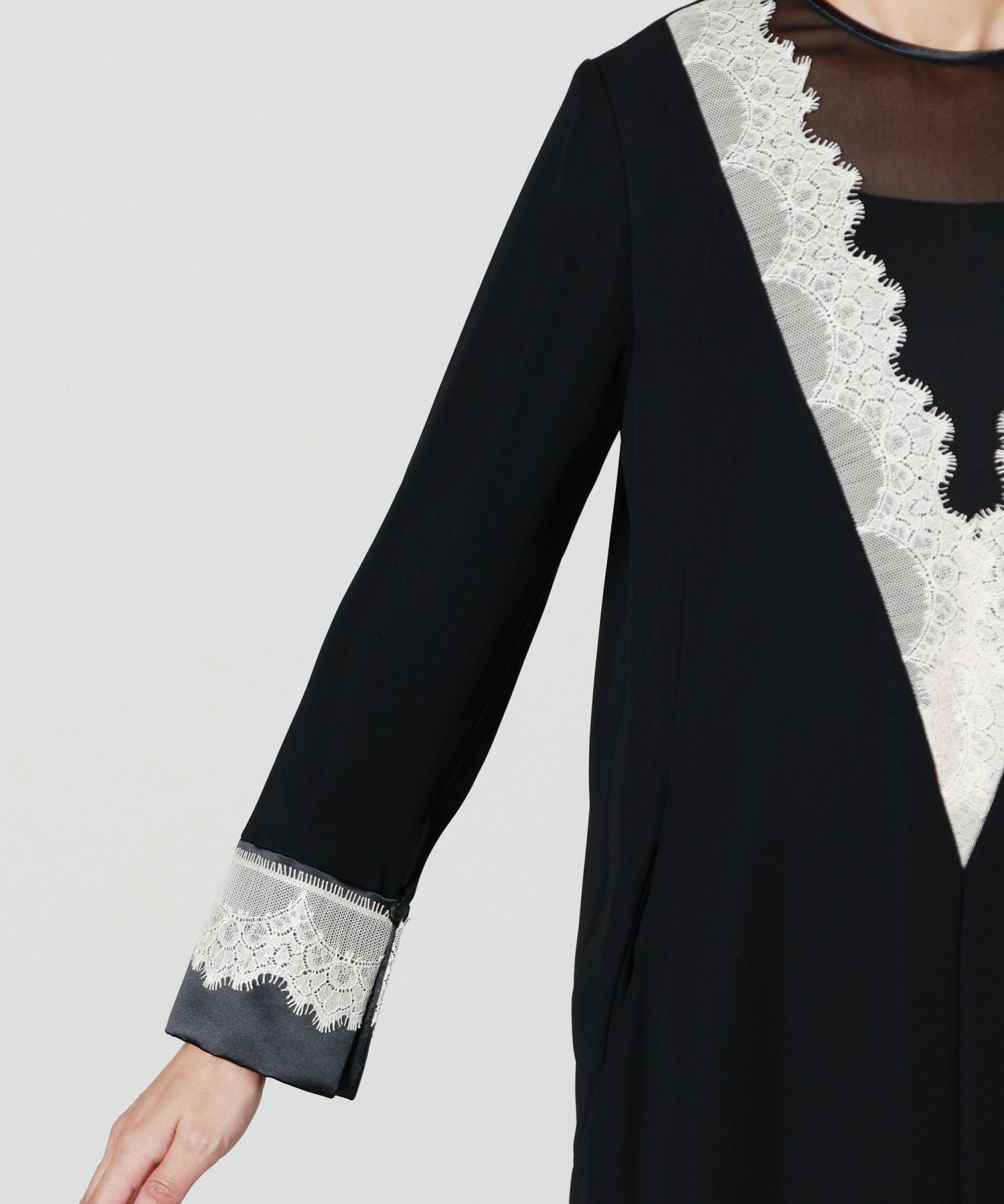 LOKITHO(ロキト)】 LACED V NECK TUNIC DRESS｜PARIGOT ONLINE（パリゴ