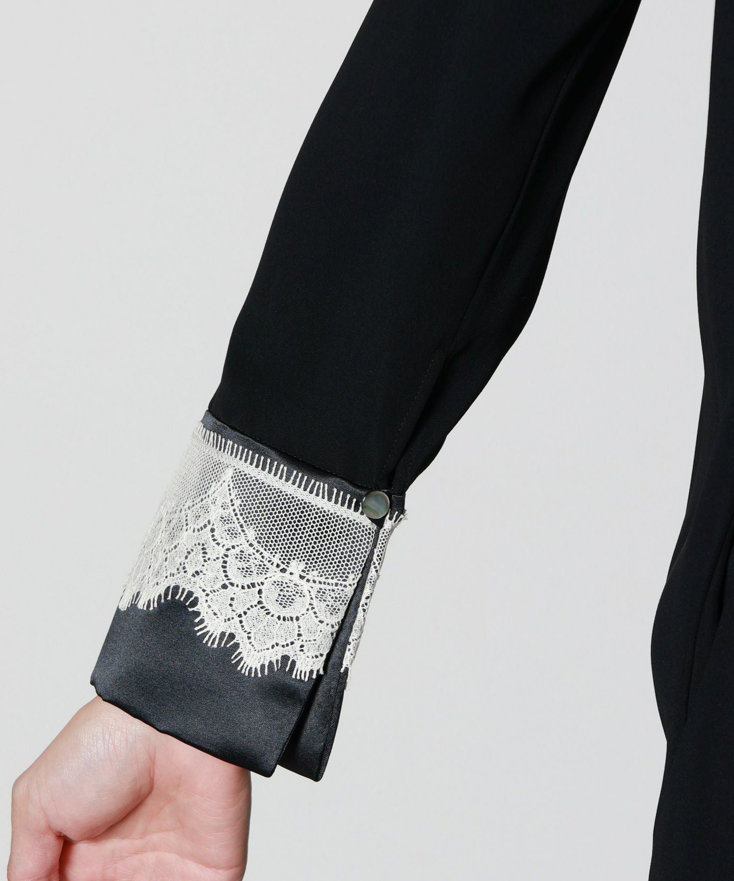 LOKITHO(ロキト)】 LACED V NECK TUNIC DRESS｜PARIGOT ONLINE（パリゴ