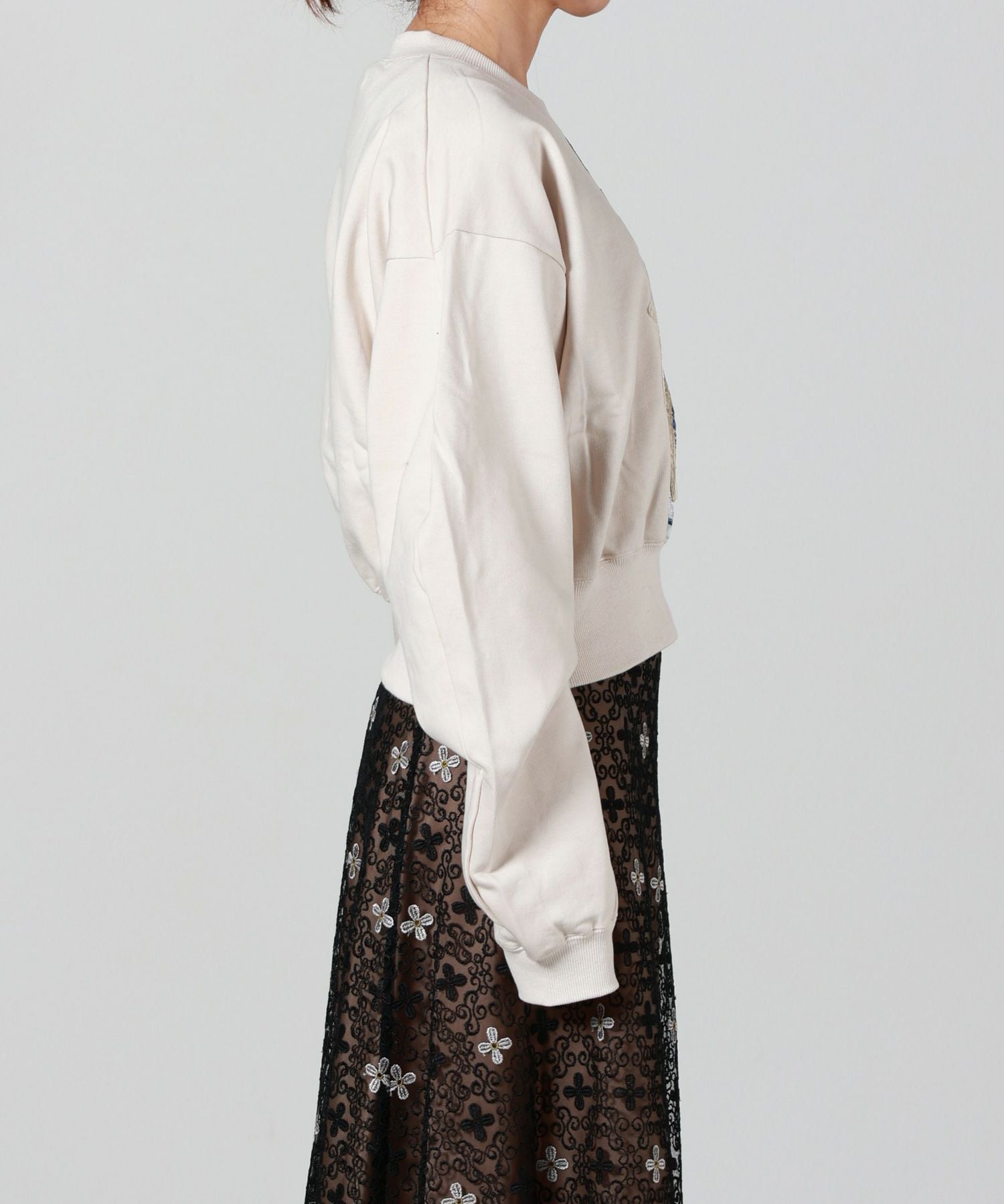 MURRAL(ミューラル)】 Patchwork embroidered sweatshirt｜PARIGOT
