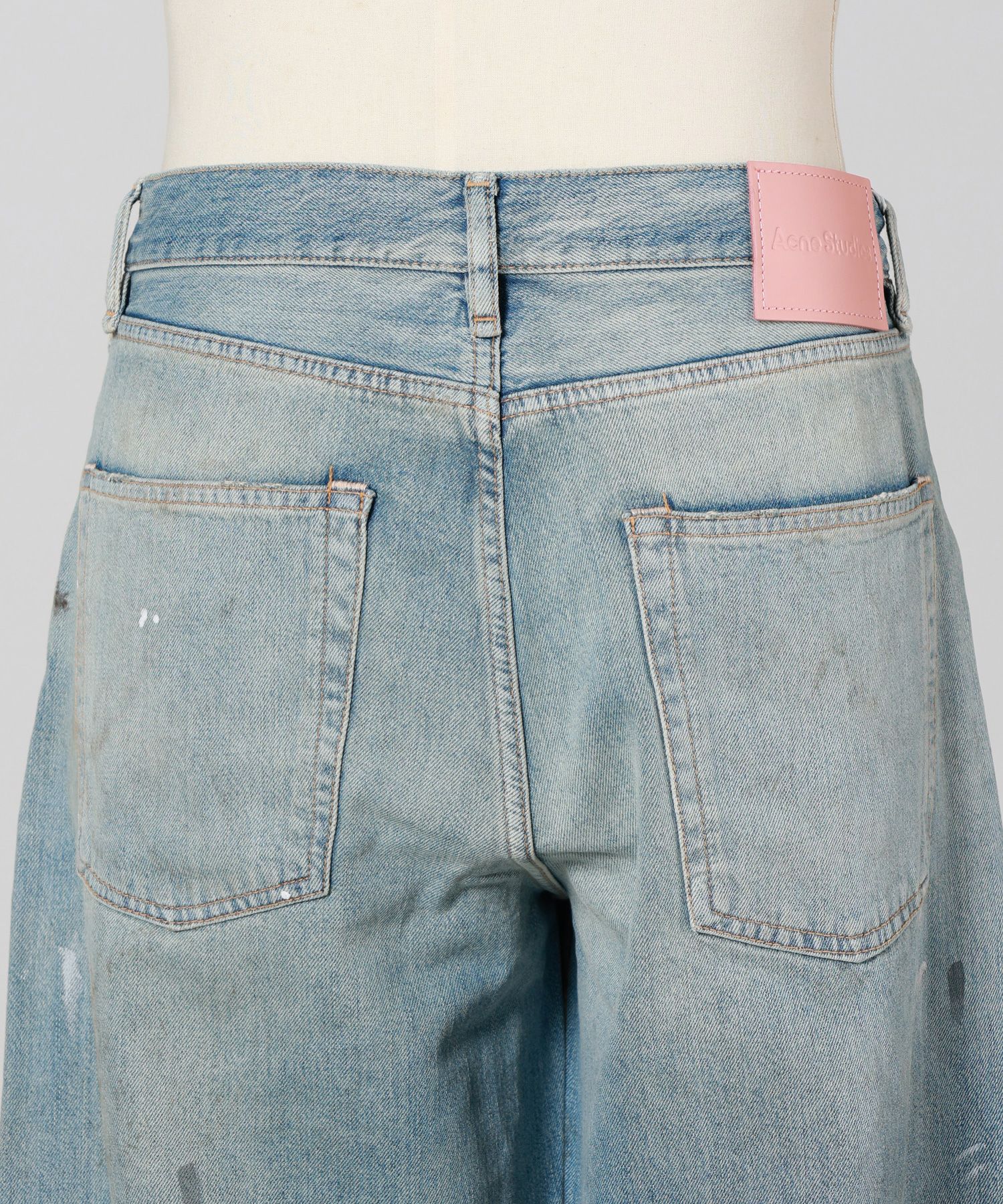 Acne Studios(アクネストゥディオズ)】 ルーズフィットジーンズ