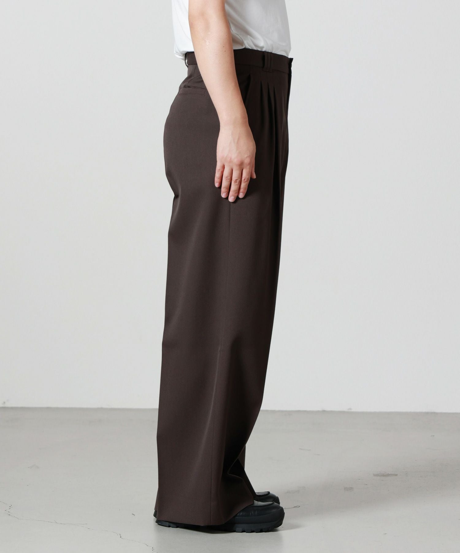 YOKE(ヨーク)】 Wool Gabardine 3Pleated Wide-Leg Trousers｜PARIGOT