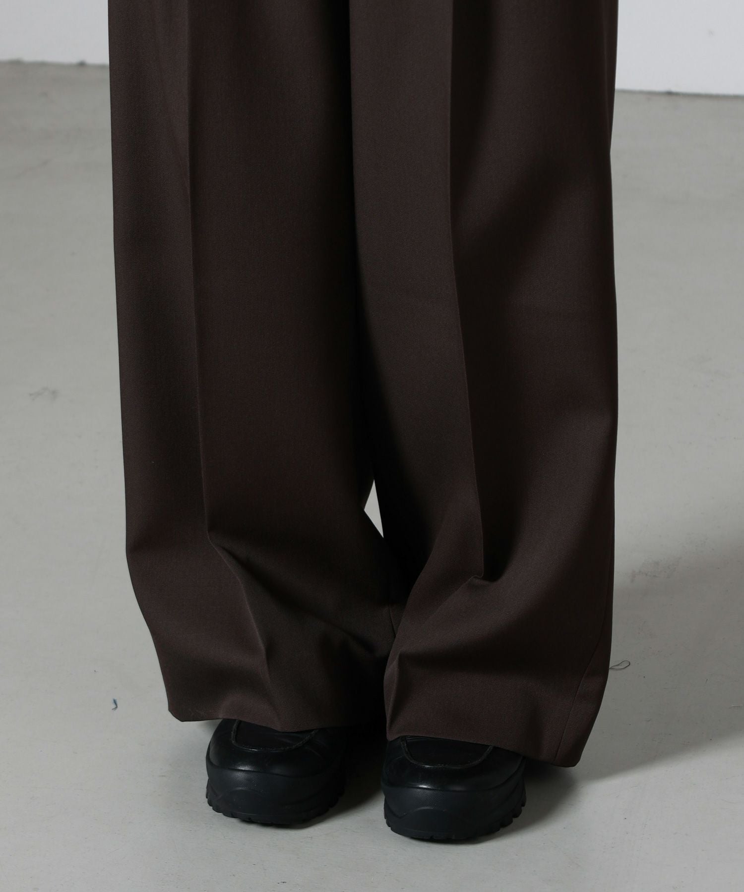YOKE(ヨーク)】 Wool Gabardine 3Pleated Wide-Leg Trousers｜PARIGOT