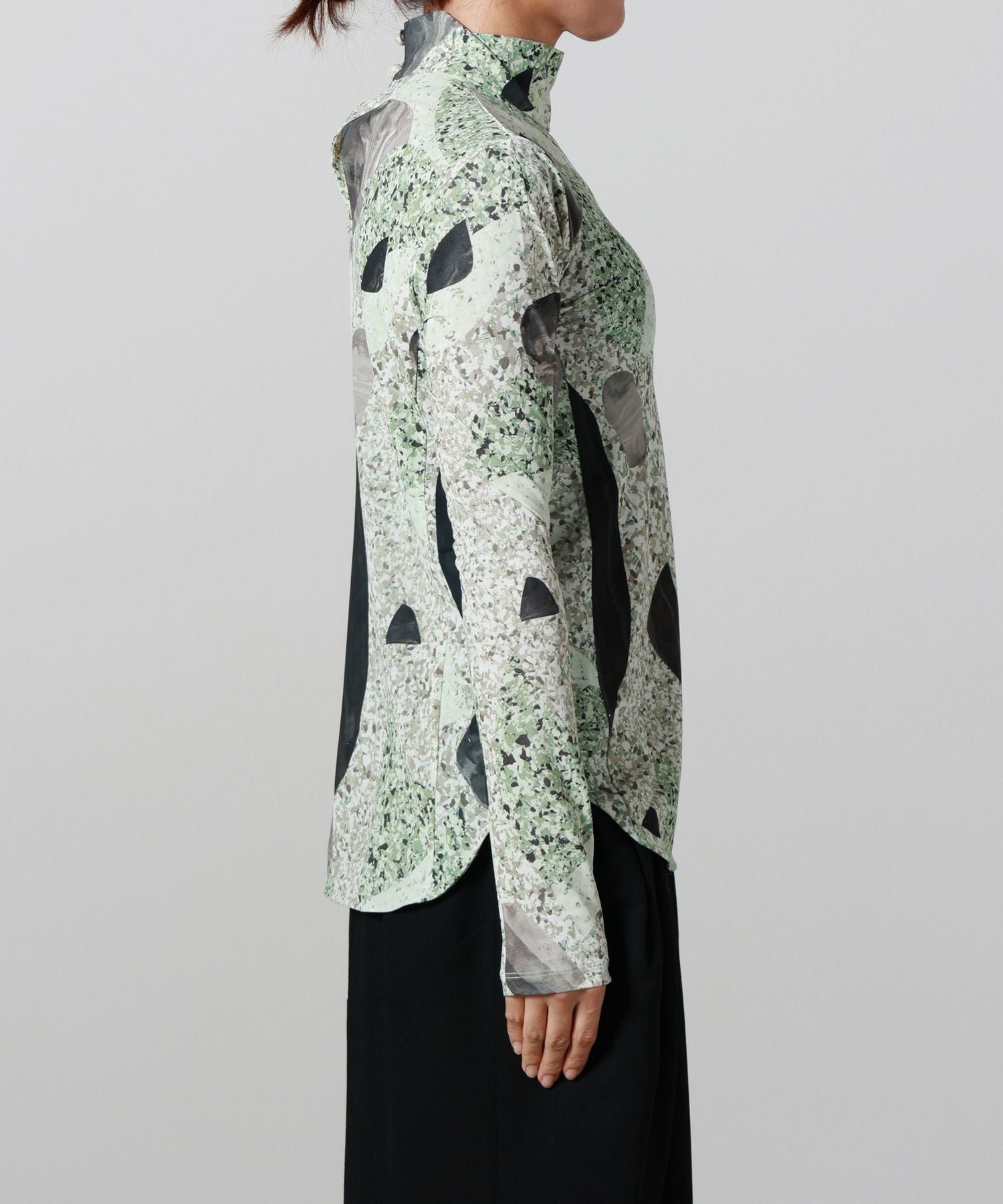 Mame Kurogouchi(マメ クロゴウチ)】 Marble Print Jersey High Neck
