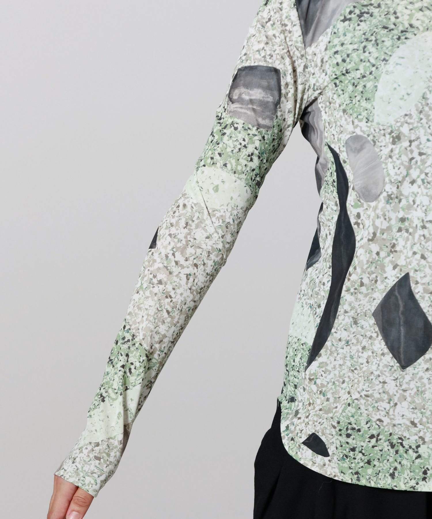 Mame Kurogouchi(マメ クロゴウチ)】 Marble Print Jersey High Neck