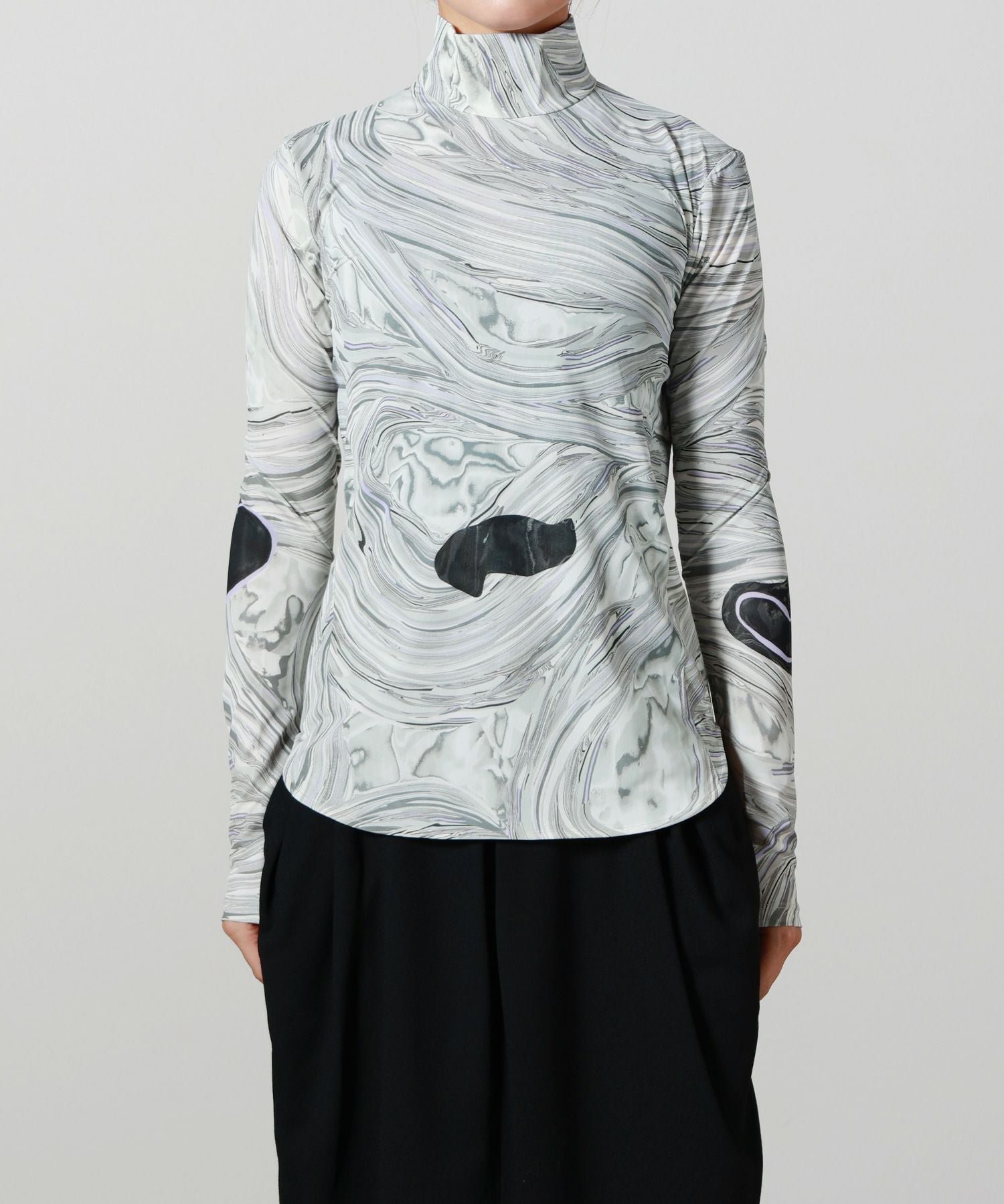 Mame Kurogouchi(マメ クロゴウチ)】 Marble Print Jersey High Neck