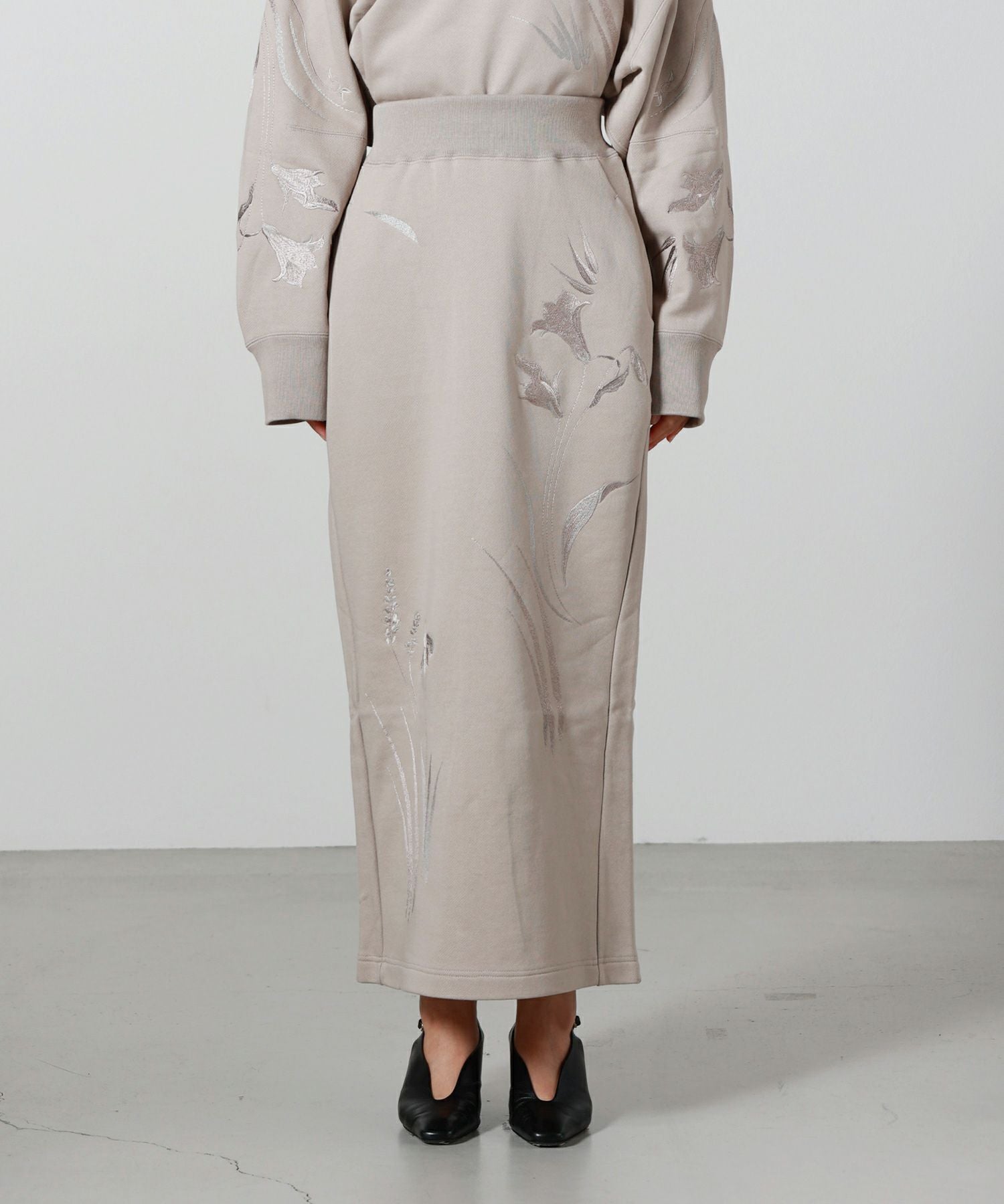 Mame Kurogouchi(マメ クロゴウチ)】 Floral Motif Embroidered